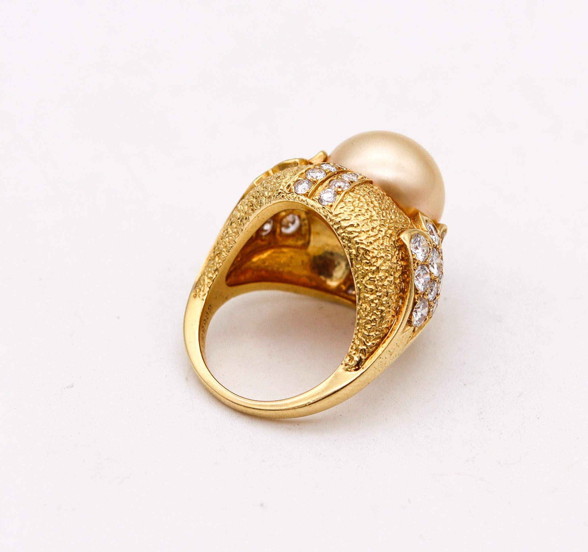 Round Cut Van Cleef & Arpels Golden Pearl Cocktail Ring 18Kt Gold With 3.46 Ctw Diamonds For Sale