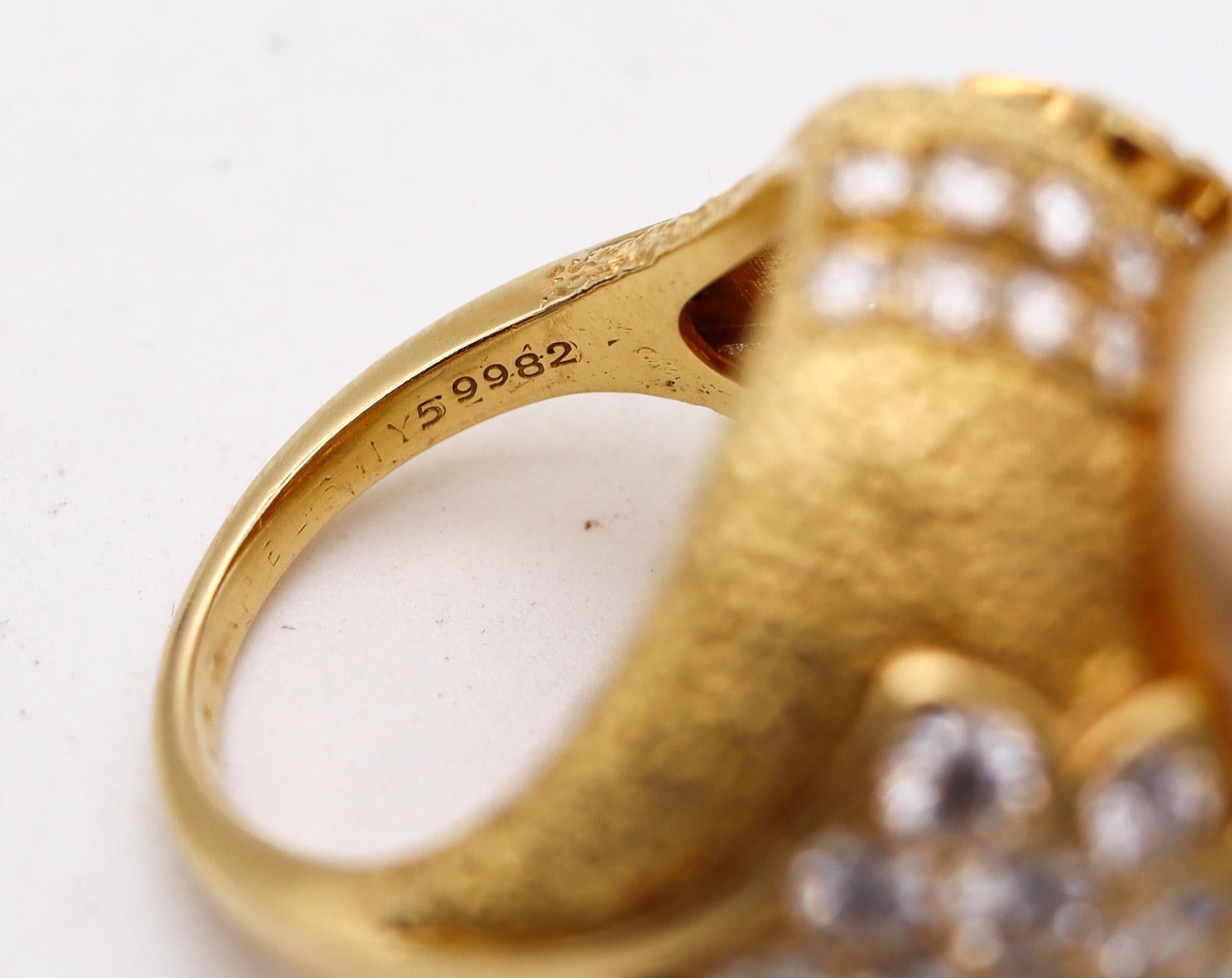 Van Cleef & Arpels Golden Pearl Cocktail Ring 18Kt Gold With 3.46 Ctw Diamonds In Excellent Condition For Sale In Miami, FL