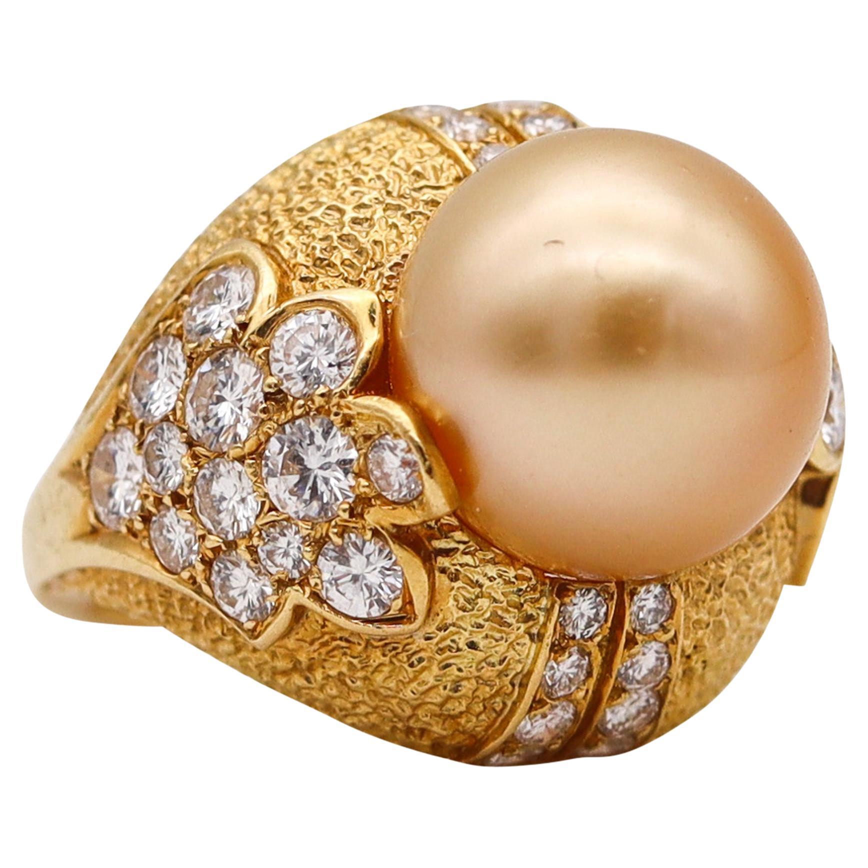 Van Cleef & Arpels Golden Pearl Cocktail Ring 18Kt Gold With 3.46 Ctw Diamonds For Sale