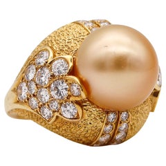 Van Cleef & Arpels Golden Pearl Cocktail Ring 18Kt Gold With 3.46 Ctw Diamonds