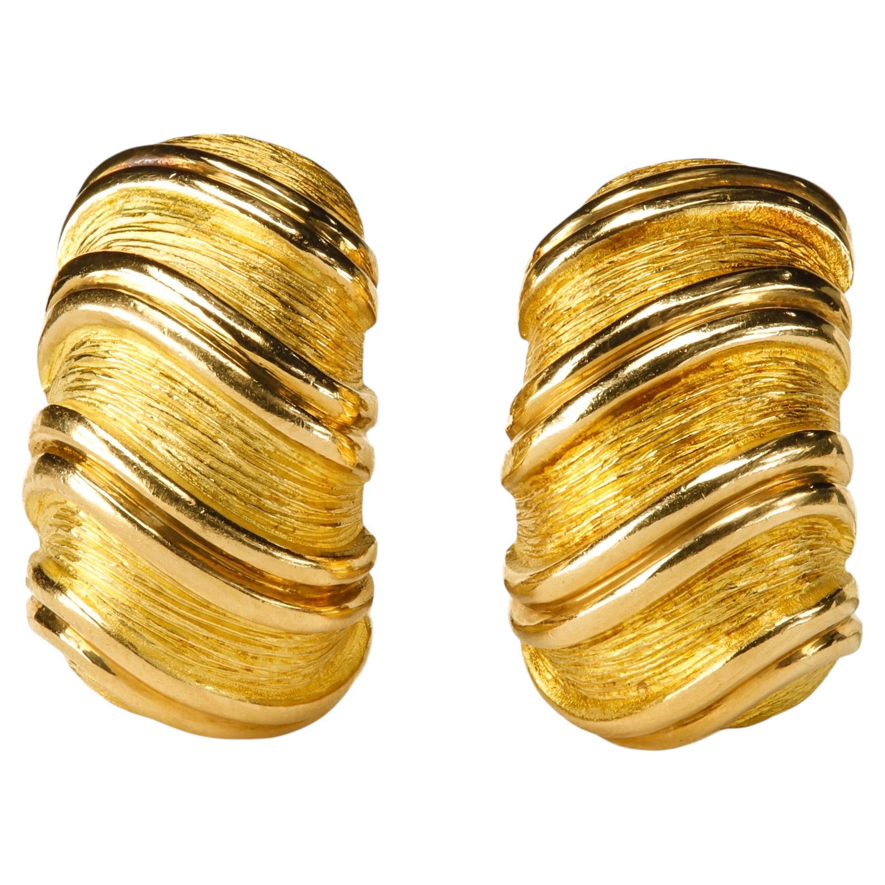 Pendientes de clip preciosos de Van Cleef & Arpels en oro amarillo de 18 quilates