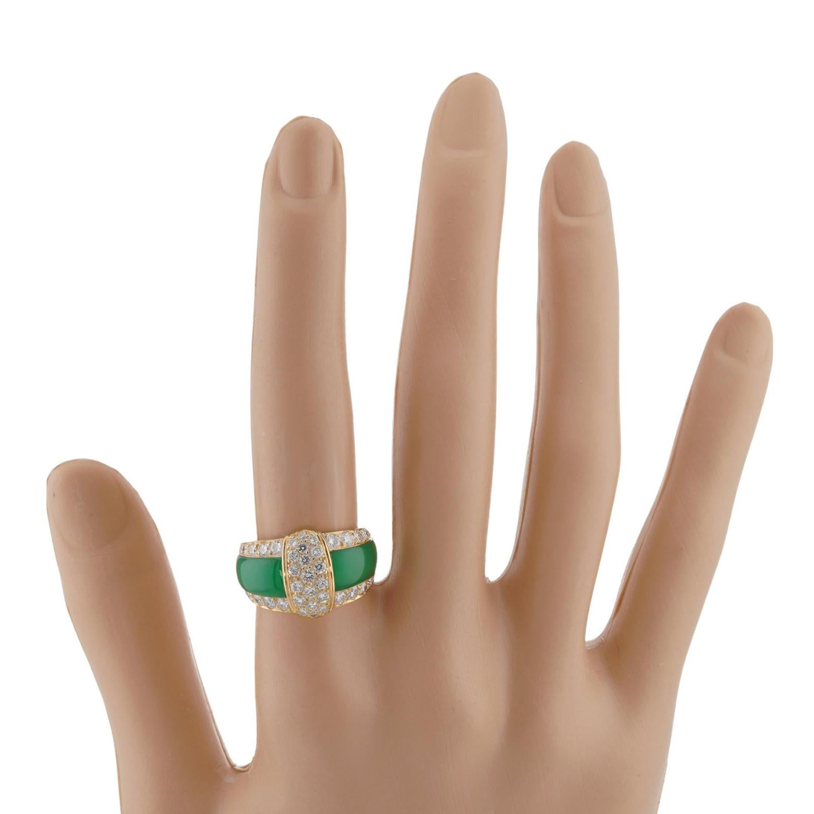Brilliant Cut VAN CLEEF & ARPELS Green Chalcedony Diamond Yellow Gold Band Ring For Sale