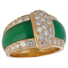 VAN CLEEF & ARPELS Bague jonc en or jaune avec calcédoine verte et diamants