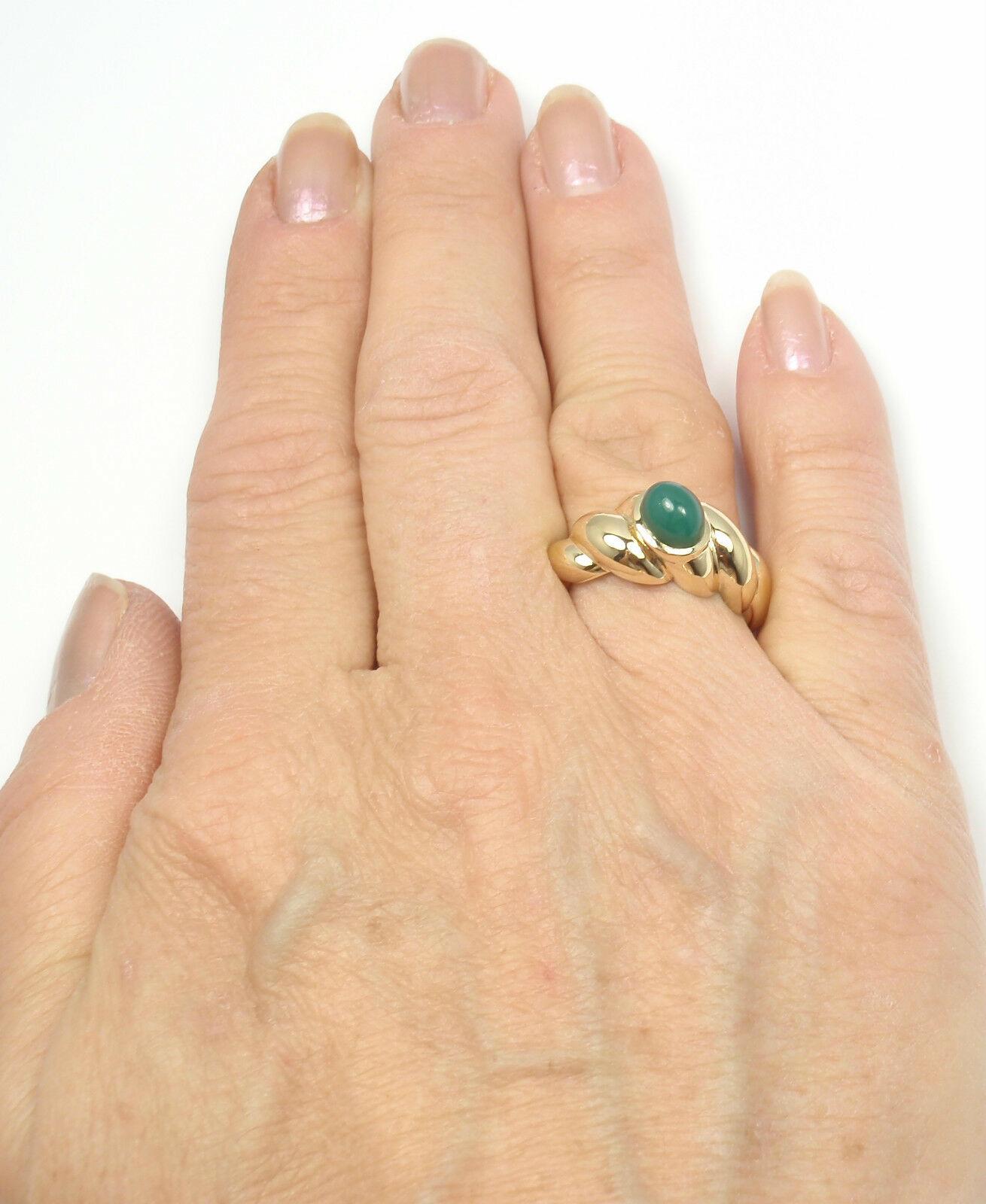 Van Cleef & Arpels Green Chalcedony Yellow Gold Band Ring In Excellent Condition For Sale In Holland, PA