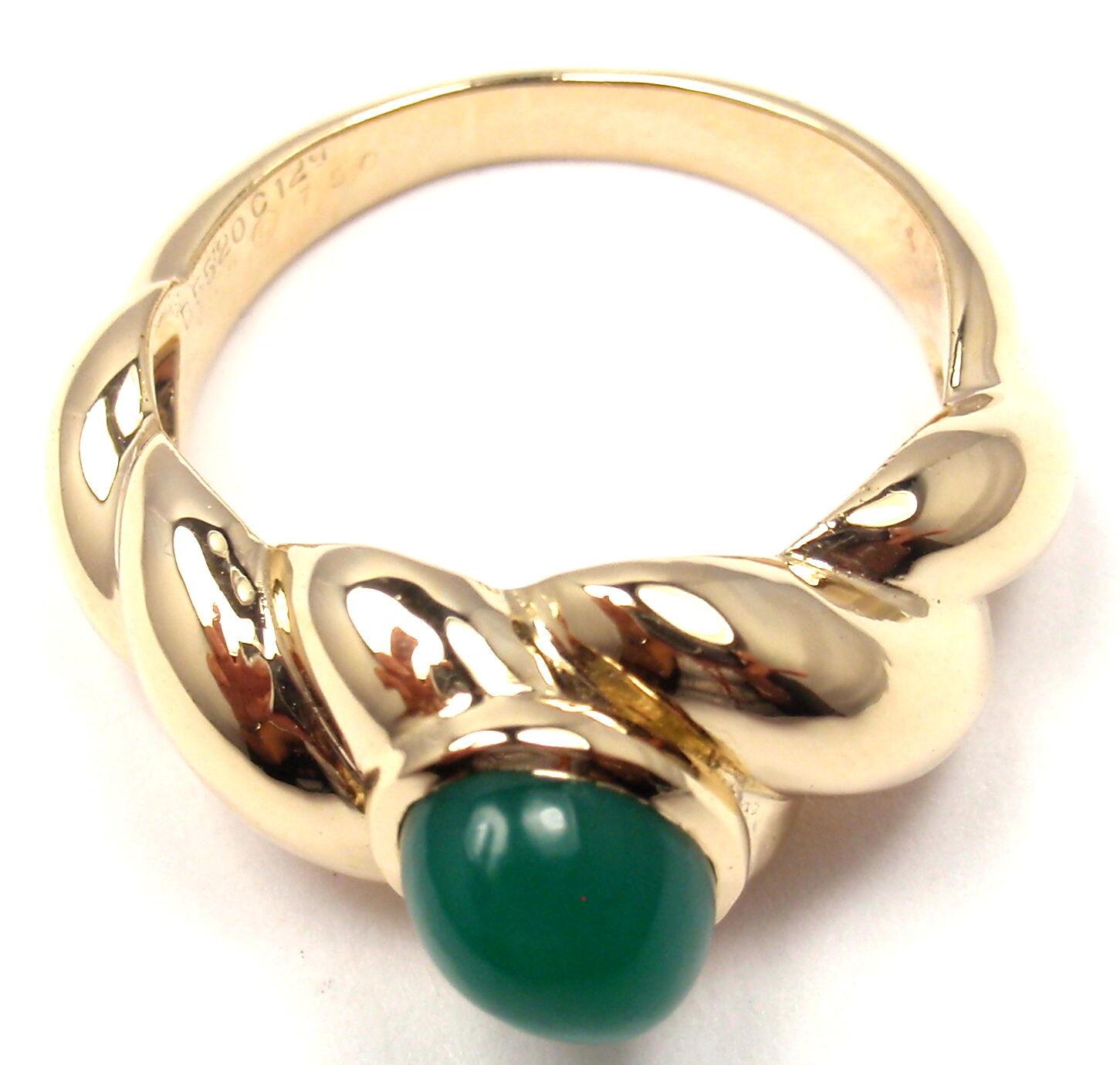 Women's or Men's Van Cleef & Arpels Green Chalcedony Yellow Gold Band Ring For Sale