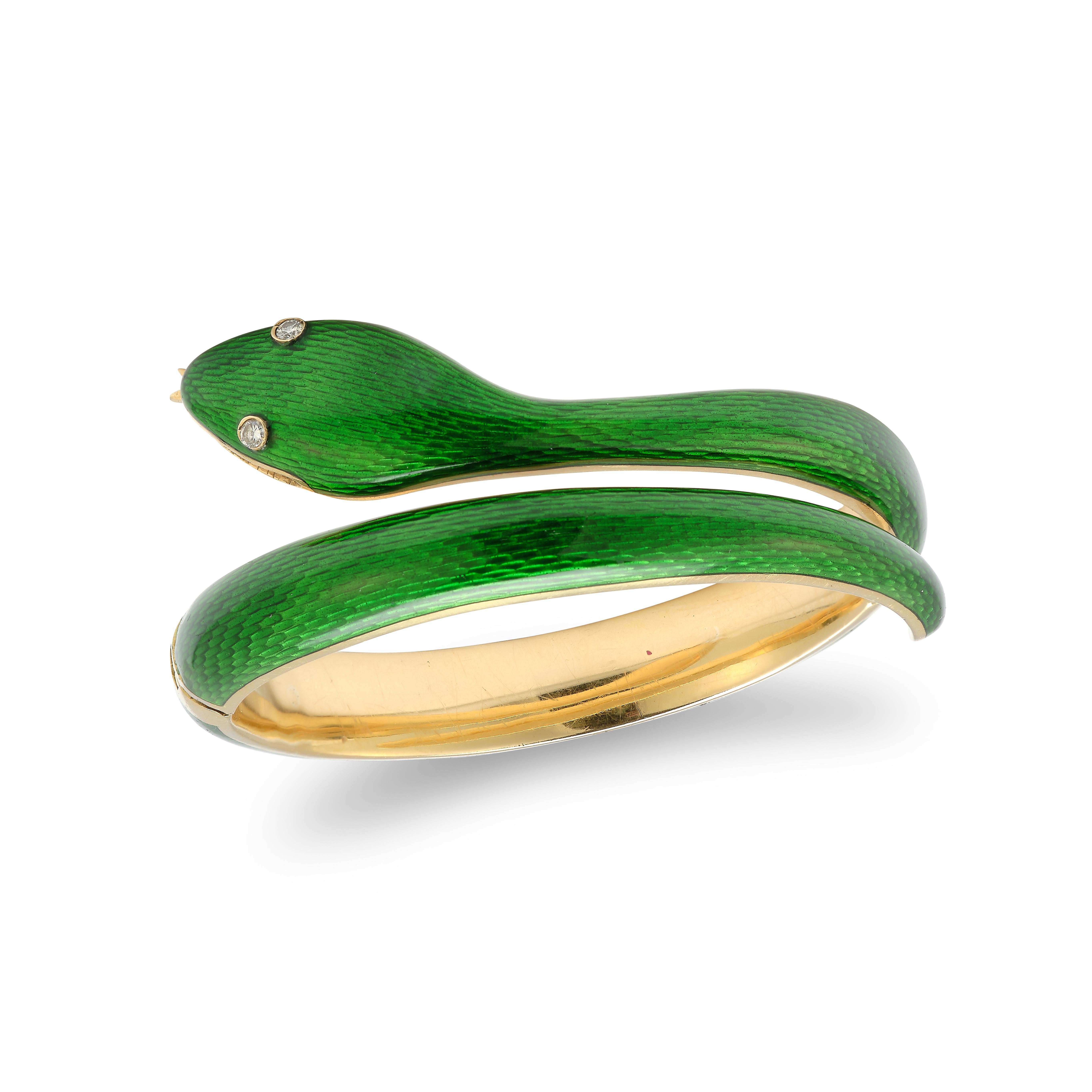 Van Cleef & Arpels Bracelet jonc serpent en émail vert Excellent état - En vente à New York, NY