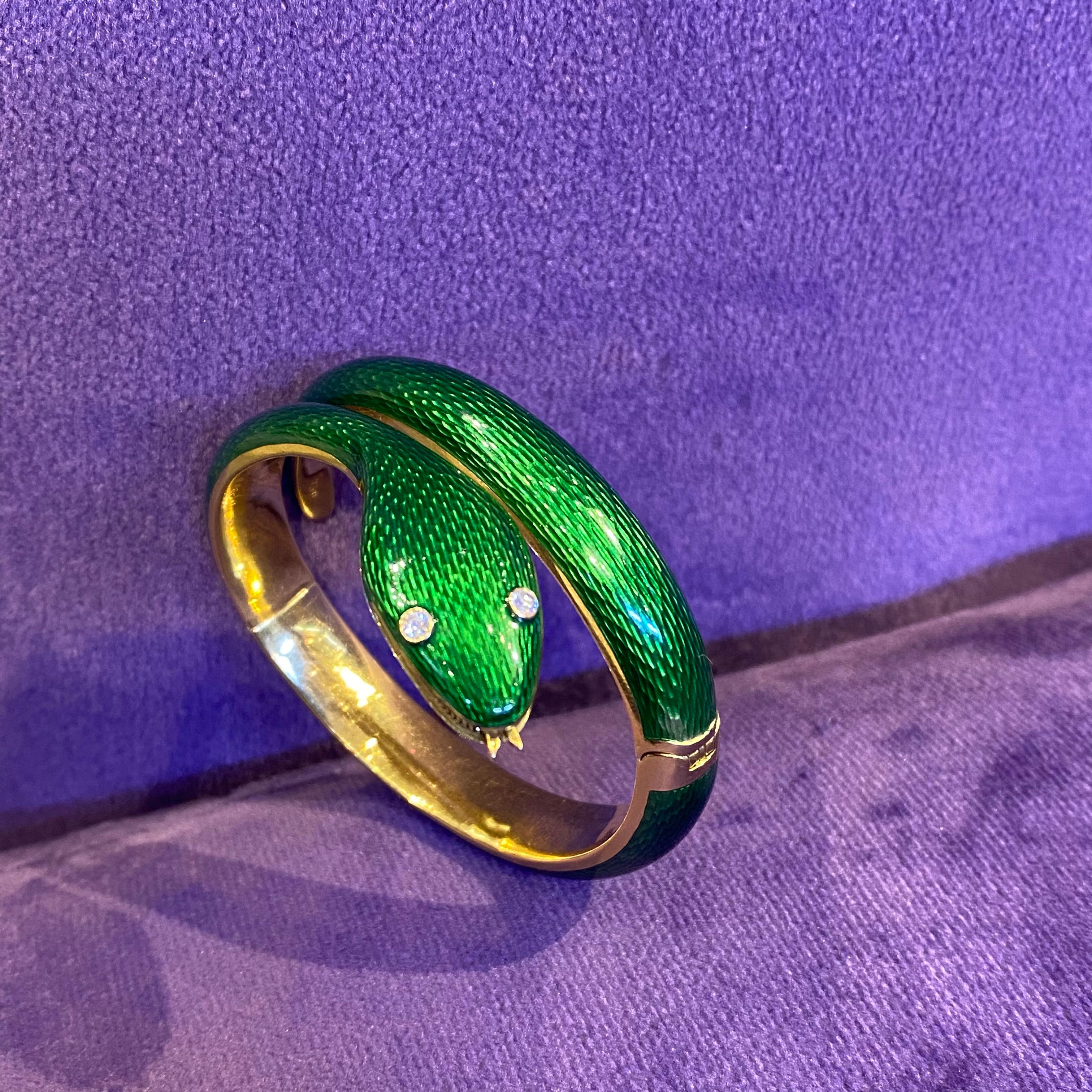 Van Cleef & Arpels Bracelet jonc serpent en émail vert en vente 2