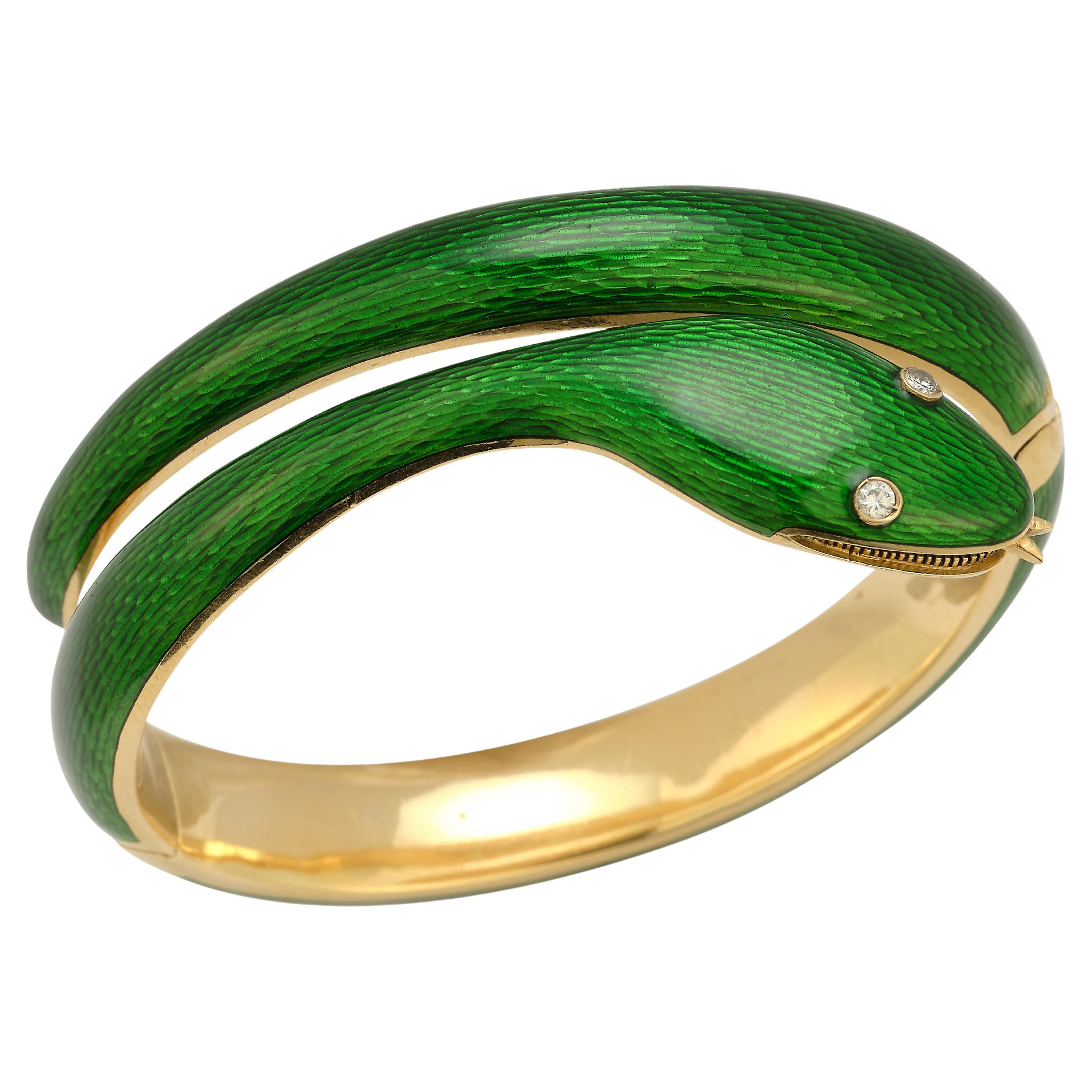 Van Cleef & Arpels Bracelet jonc serpent en émail vert en vente
