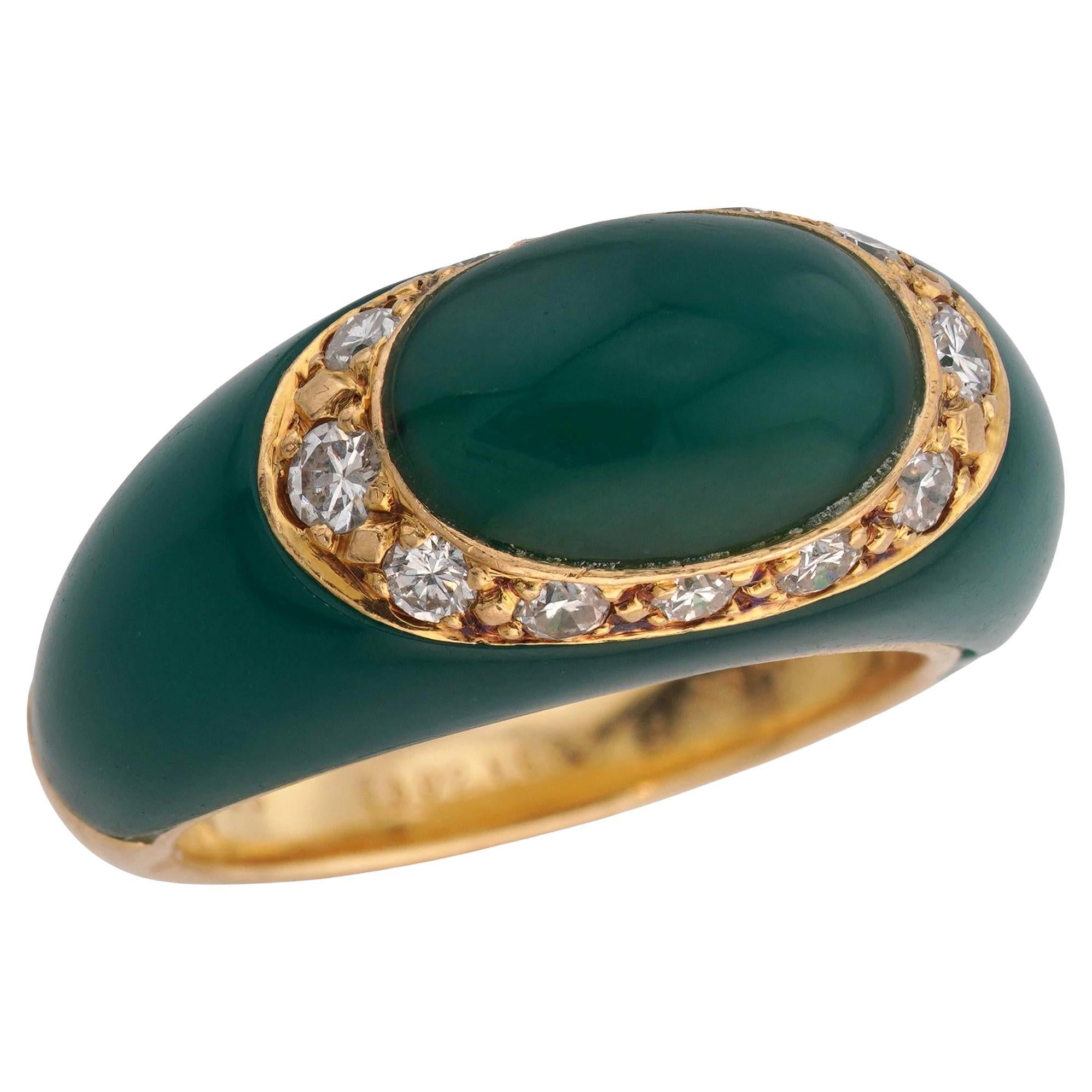 VAN CLEEF 
ARPELS Green Onyx Diamond 18k Yellow Gold Ring For Sale