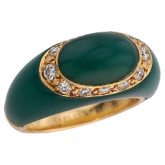 VAN CLEEF 
ARPELS Green Onyx Diamond 18k Yellow Gold Ring