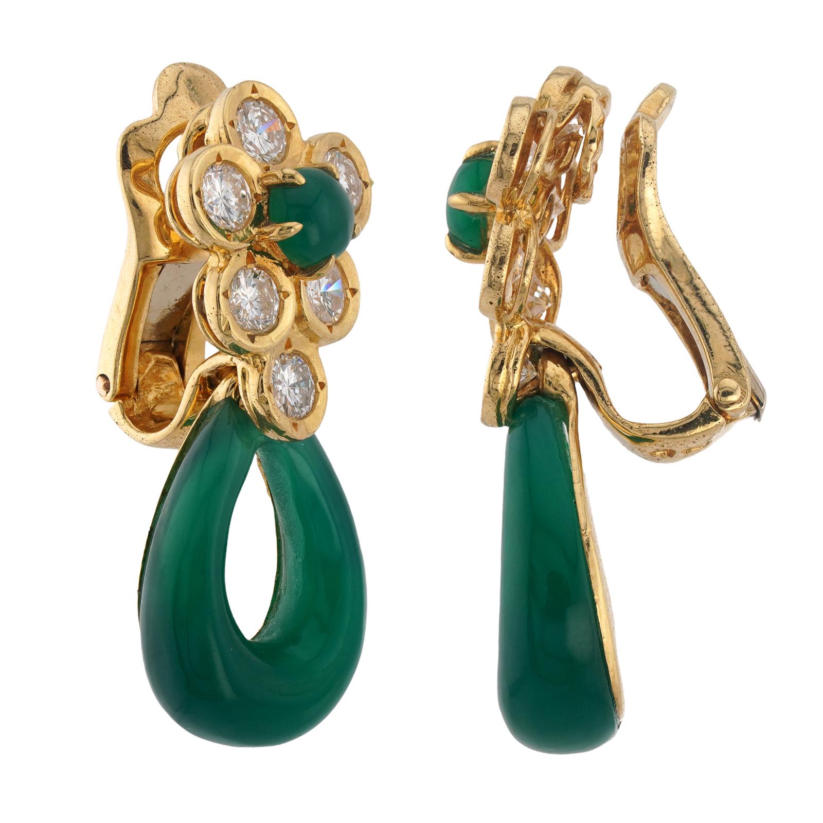 Van Cleef & Arpels Boucles d'oreilles fleurs en or jaune et diamant Onyx vert Pour femmes en vente