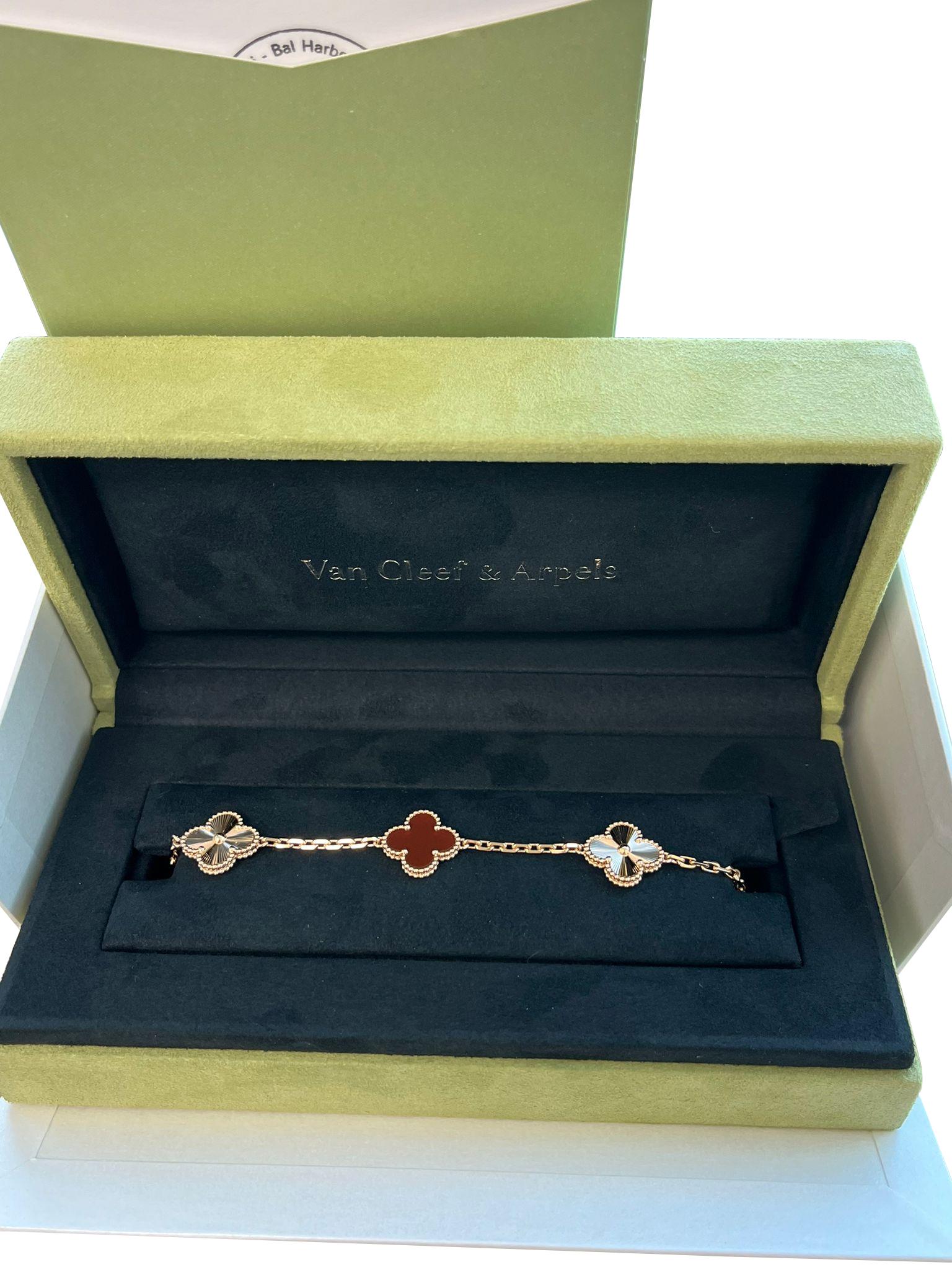 Modernist Van Cleef & Arpels Guilloche Carnelian 5 Motifs Gold Vintage Alhambra Bracelet