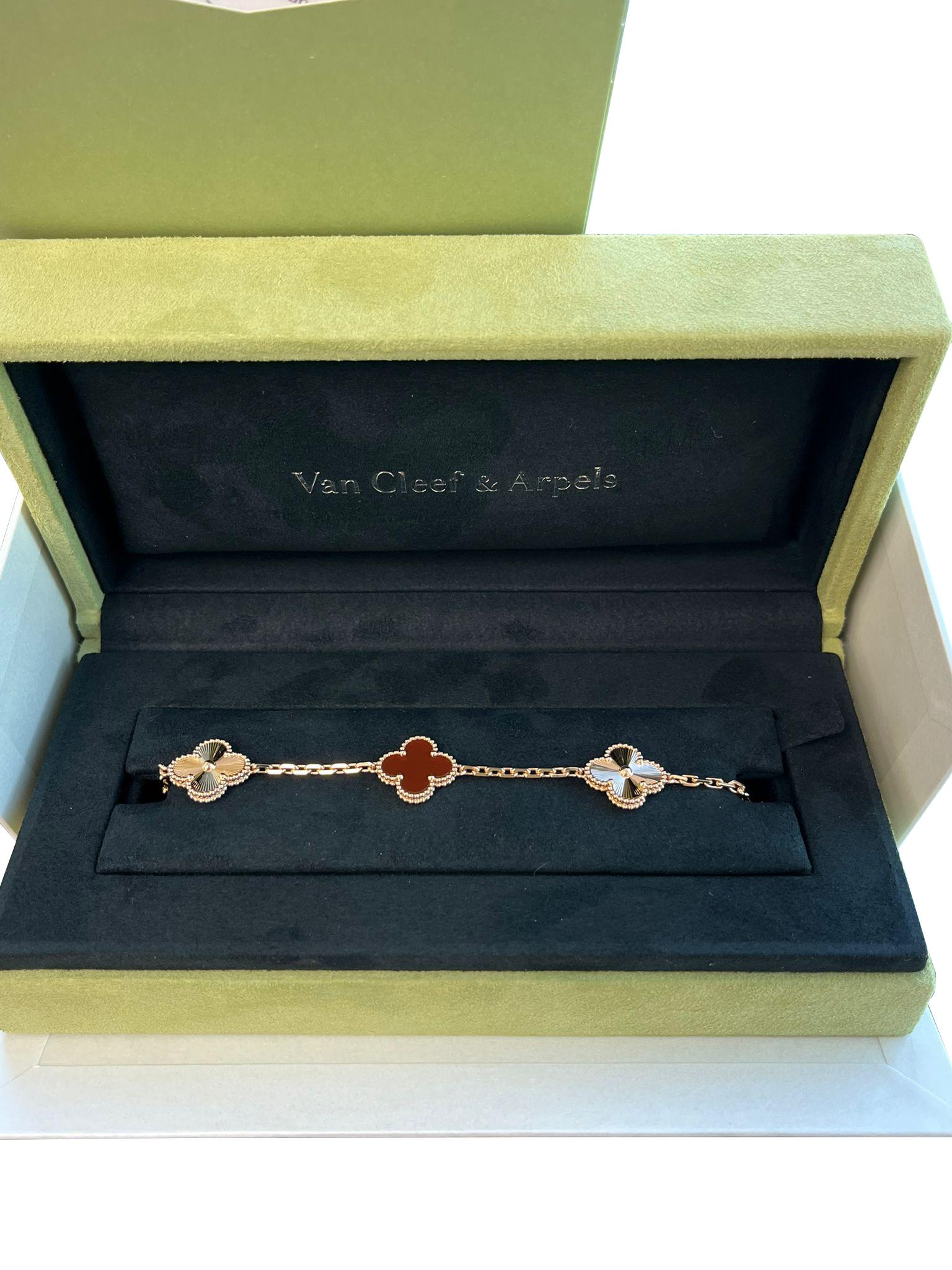 Bead Van Cleef & Arpels Guilloche Carnelian 5 Motifs Gold Vintage Alhambra Bracelet