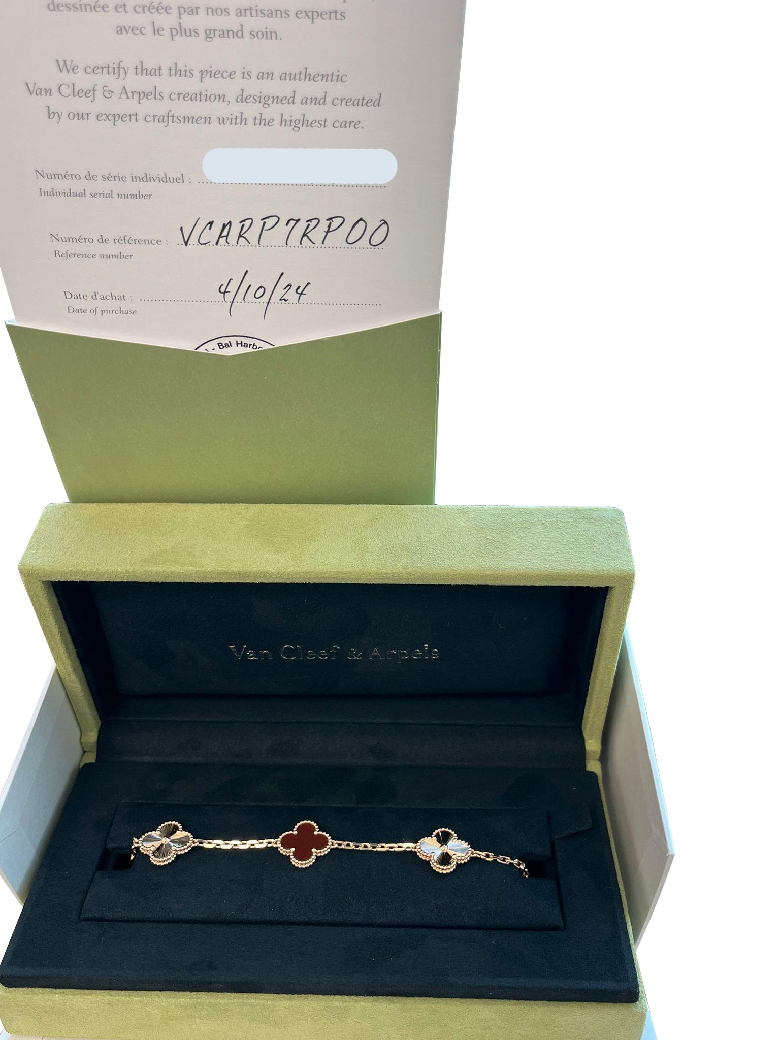 Van Cleef & Arpels Guilloche Carnelian 5 Motifs Gold Vintage Alhambra Bracelet In New Condition In Aventura, FL