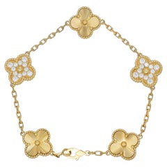 Bracciale vintage Alhambra di Van Cleef & Arpels con motivo guilloché e diamanti, in oro 18 carati