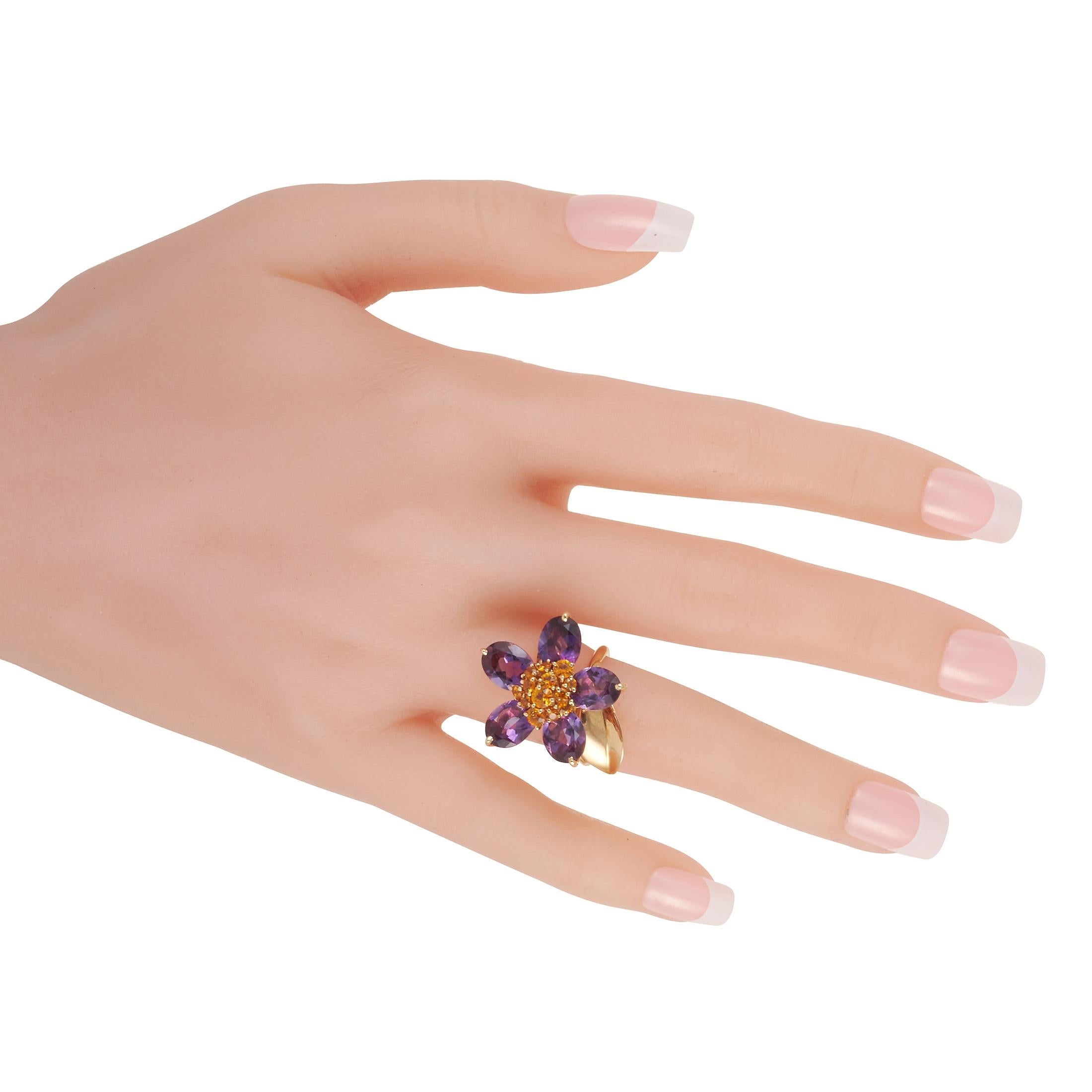 Van Cleef & Arpels Hawaii 18k Yellow Gold Amethyst and Citrine Flower Ring In Excellent Condition In Southampton, PA