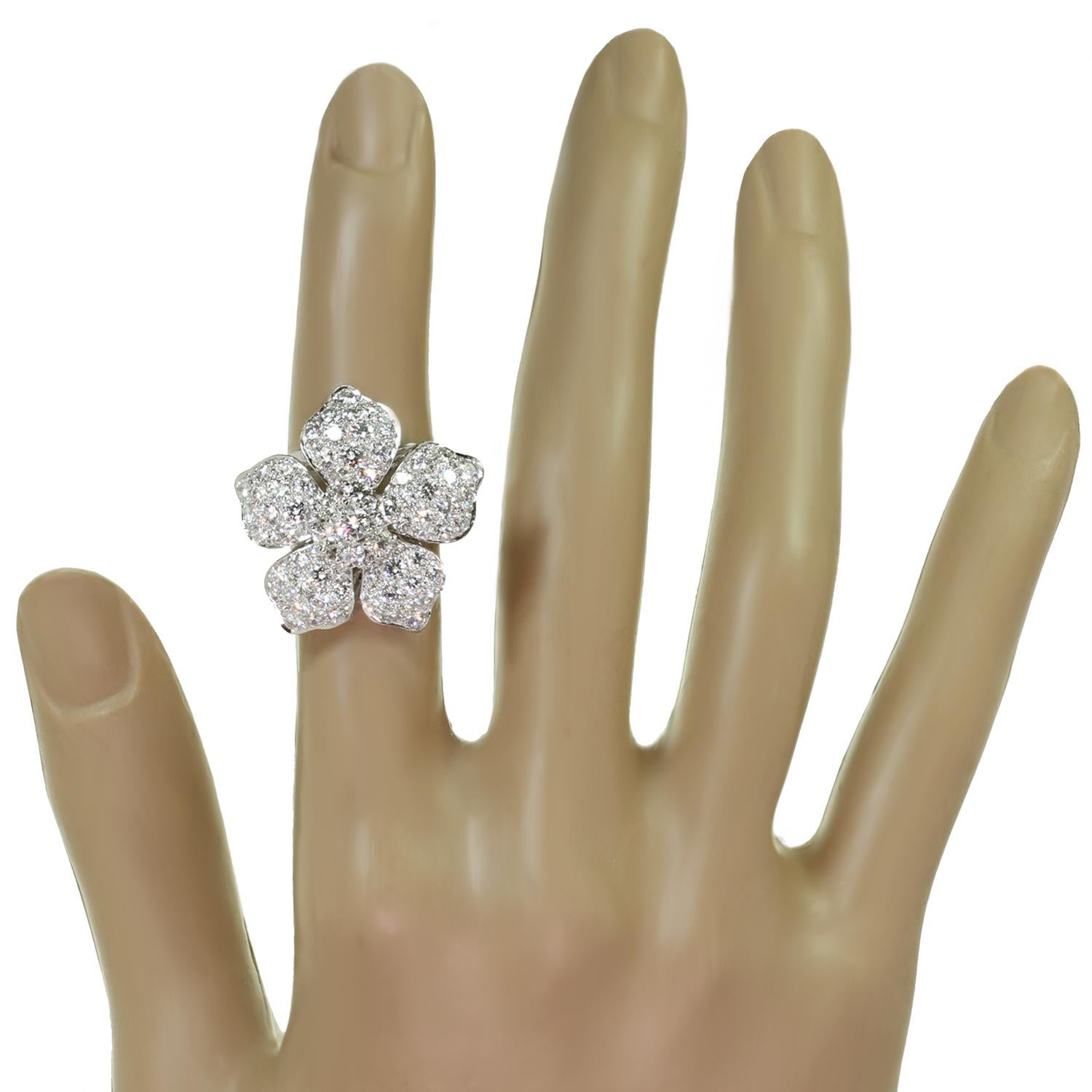 VAN CLEEF & ARPELS Hawaii Diamond Platinum Ring 52 In Excellent Condition For Sale In New York, NY