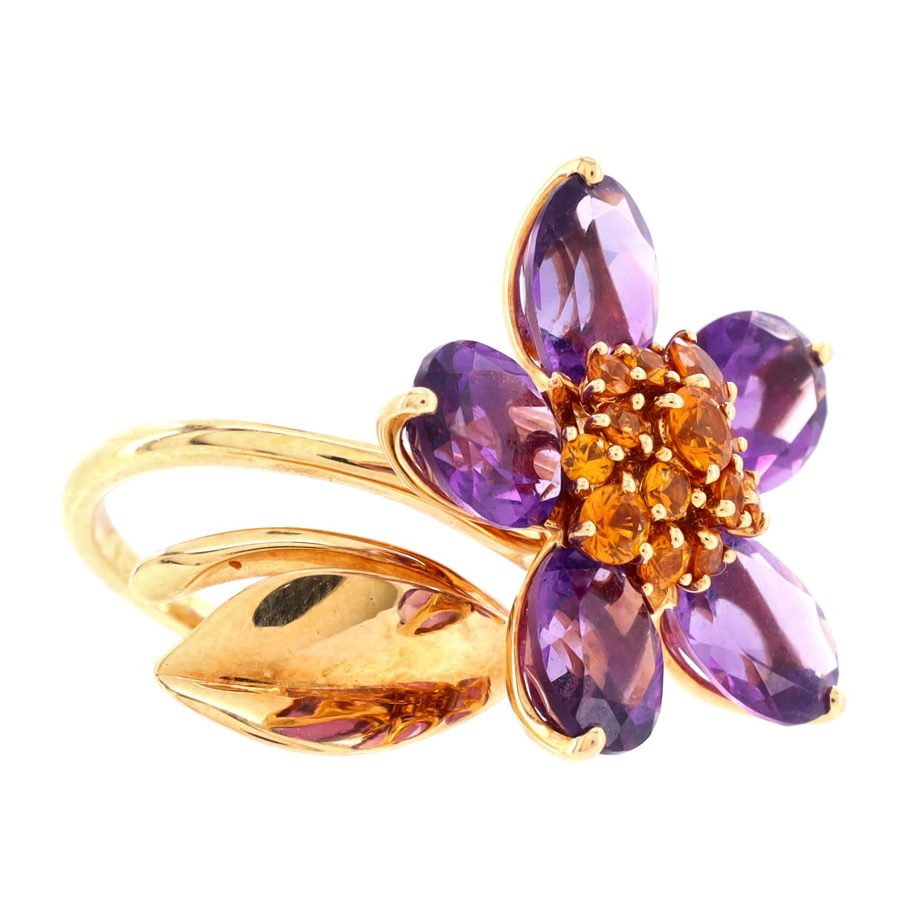 Condition: Great. Minor wear throughout. This ring is articulated flower that rotates.
Accessories: No Accessories
Measurements: Size: 6 - 52, Width: 1.95 mm
Designer: Van Cleef & Arpels
Model: Hawaii Flower Ring 18K Yellow Gold with Amethyst and