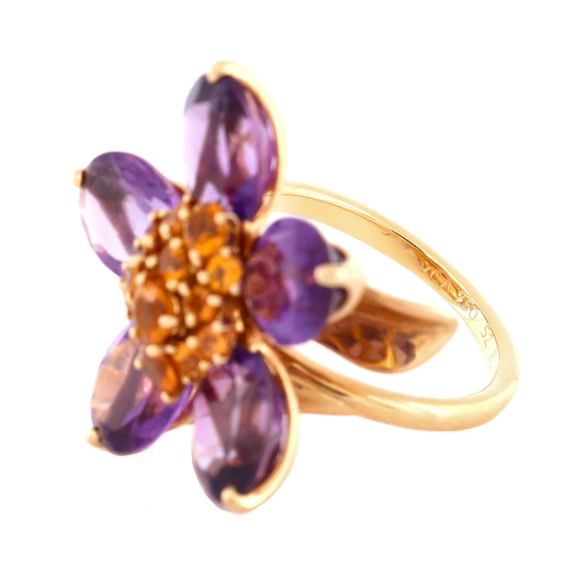 Van Cleef & Arpels Hawaii Flower Ring 18k Yellow Gold with Amethyst and Orange In Good Condition For Sale In New York, NY