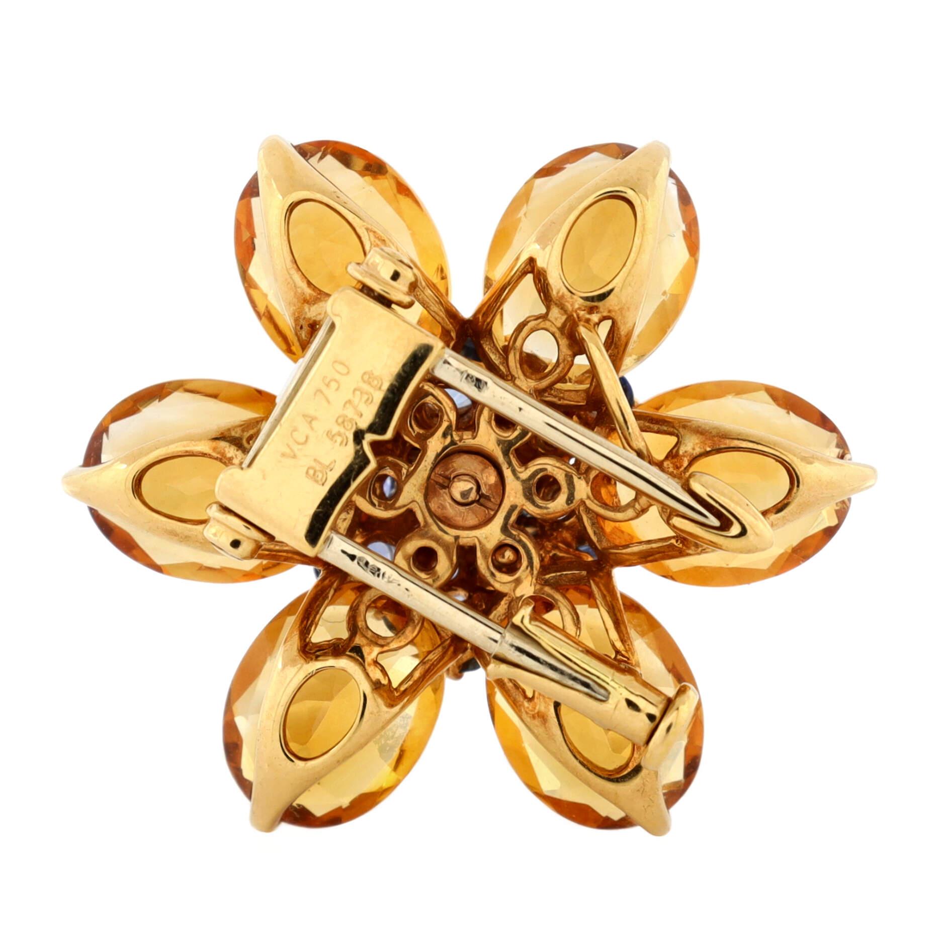 Van Cleef & Arpels Hawaii Pendant Brooch Pendant & Charms 18K Yellow Gold In Good Condition For Sale In New York, NY