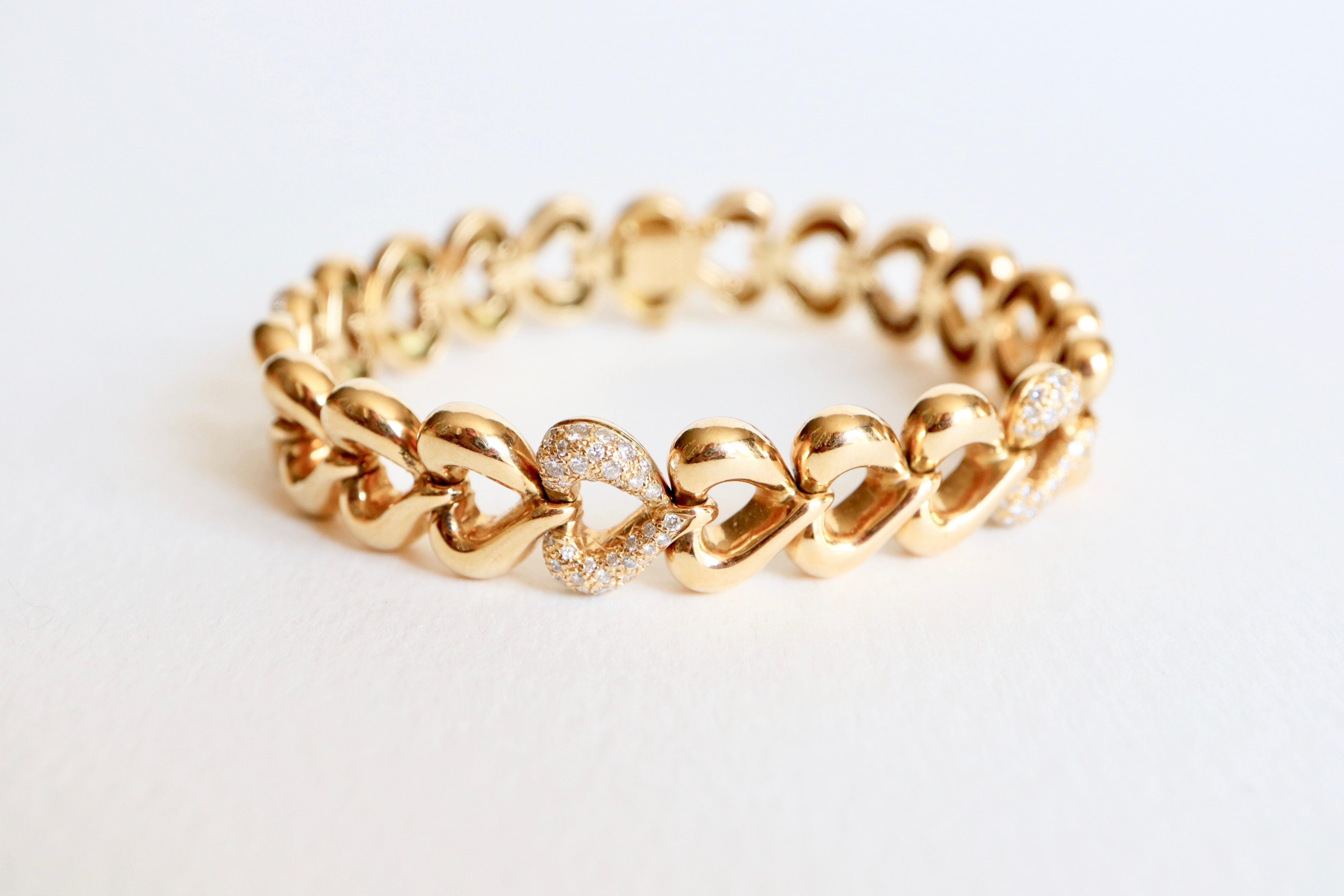 VAN CLEEF & ARPELS Articulated Heart Mesh Bracelet in 18 Carat yellow Gold and Diamonds.
There are 22 Heart Links. Five of the Hearts meshes are paved with Diamonds
Length: 18 cm Width: 1.3 cm
Tongue clasp with Security. 
The bracelet is signed VCA