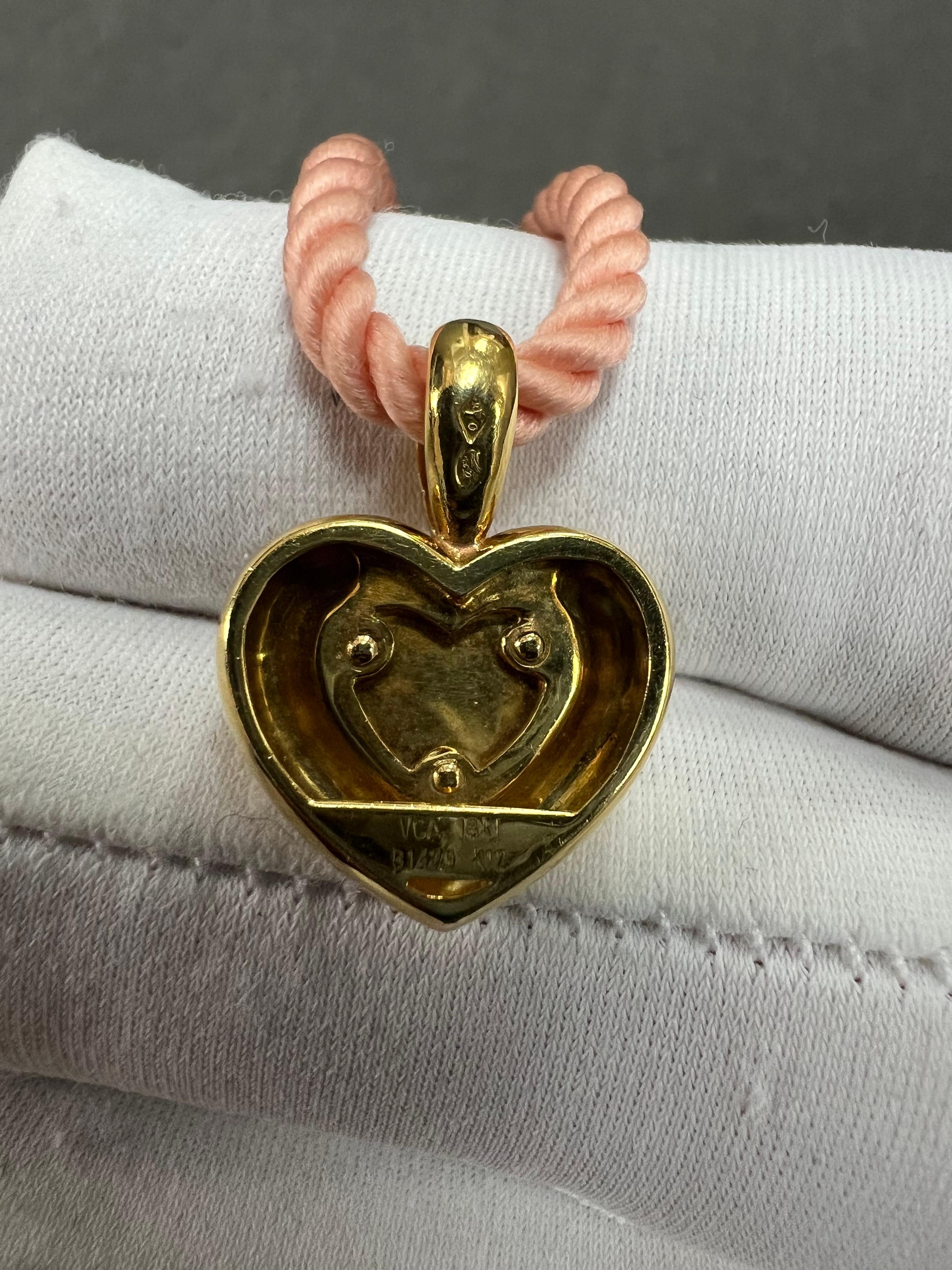 Van Cleef & Arpels Heart Shaped Coral Yellow Gold Pendant Necklace For Sale 9
