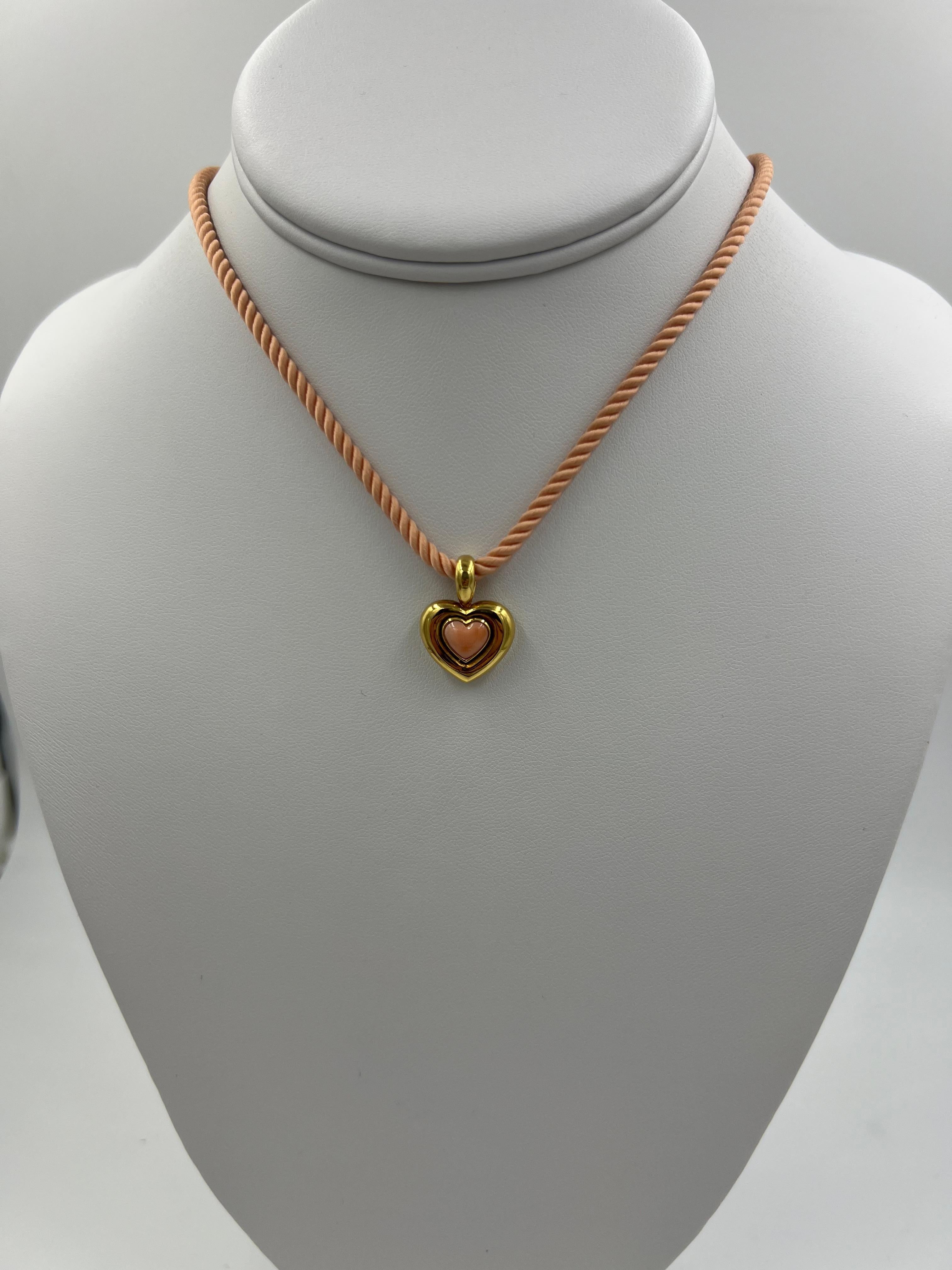 Women's or Men's Van Cleef & Arpels Heart Shaped Coral Yellow Gold Pendant Necklace For Sale