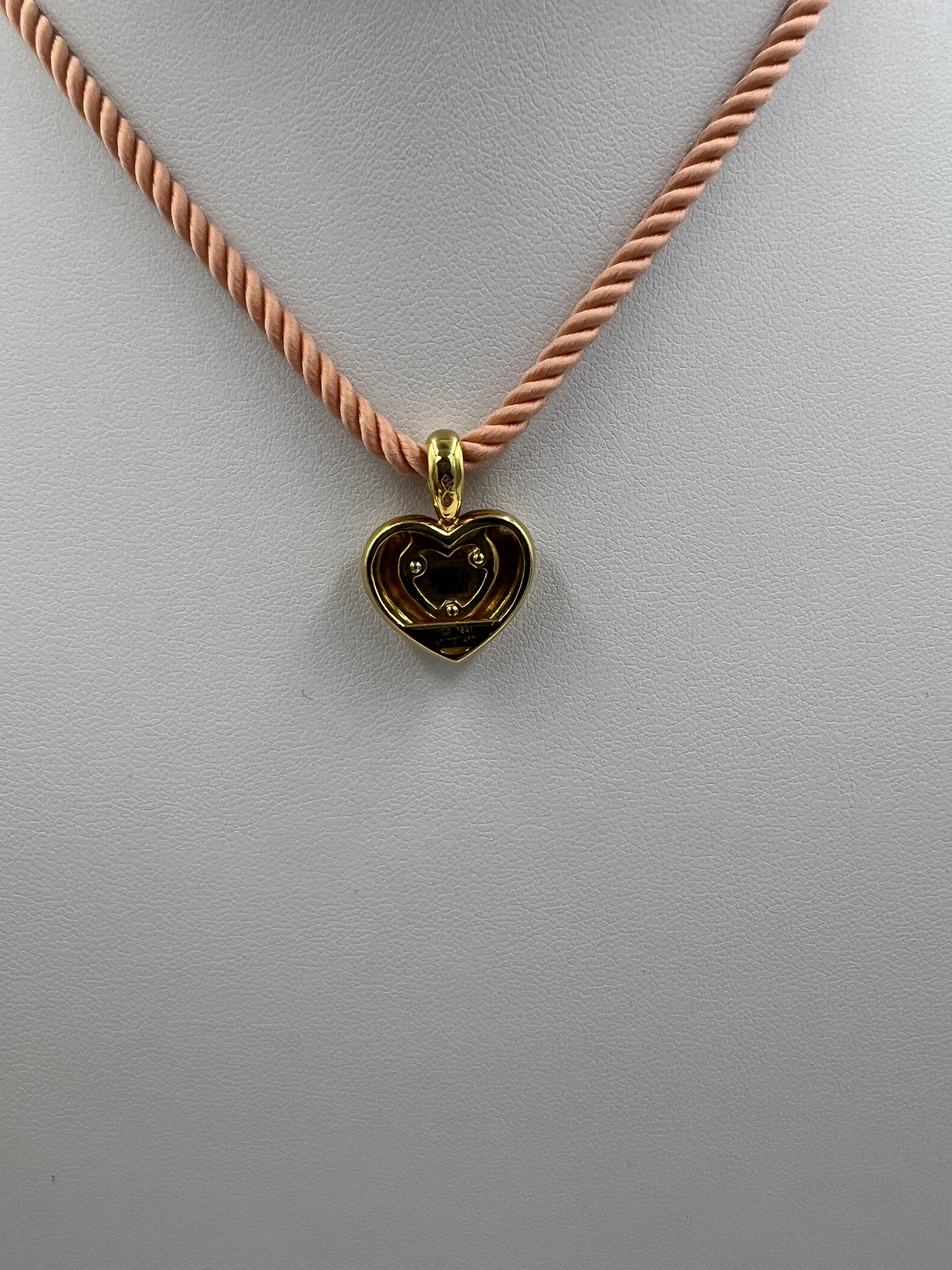 Van Cleef & Arpels Heart Shaped Coral Yellow Gold Pendant Necklace For Sale 1