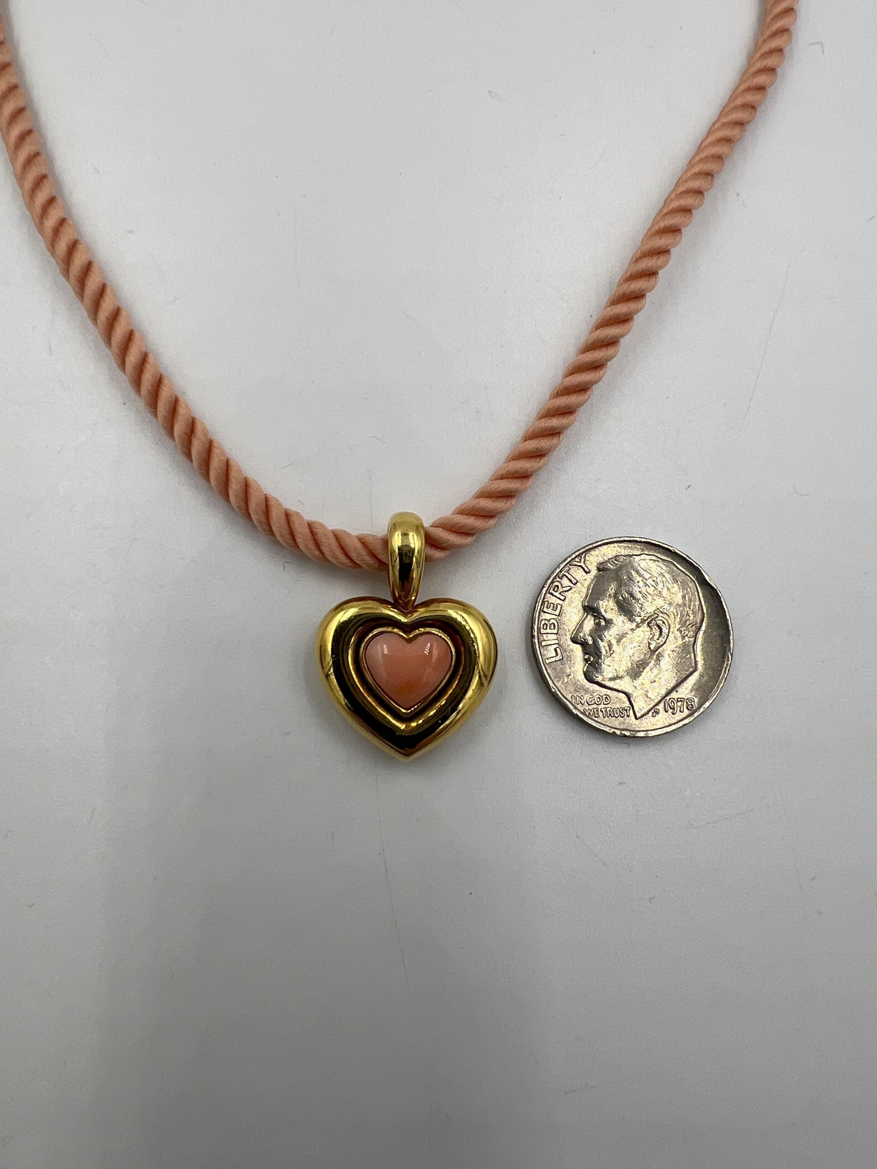 Van Cleef & Arpels Heart Shaped Coral Yellow Gold Pendant Necklace For Sale 2