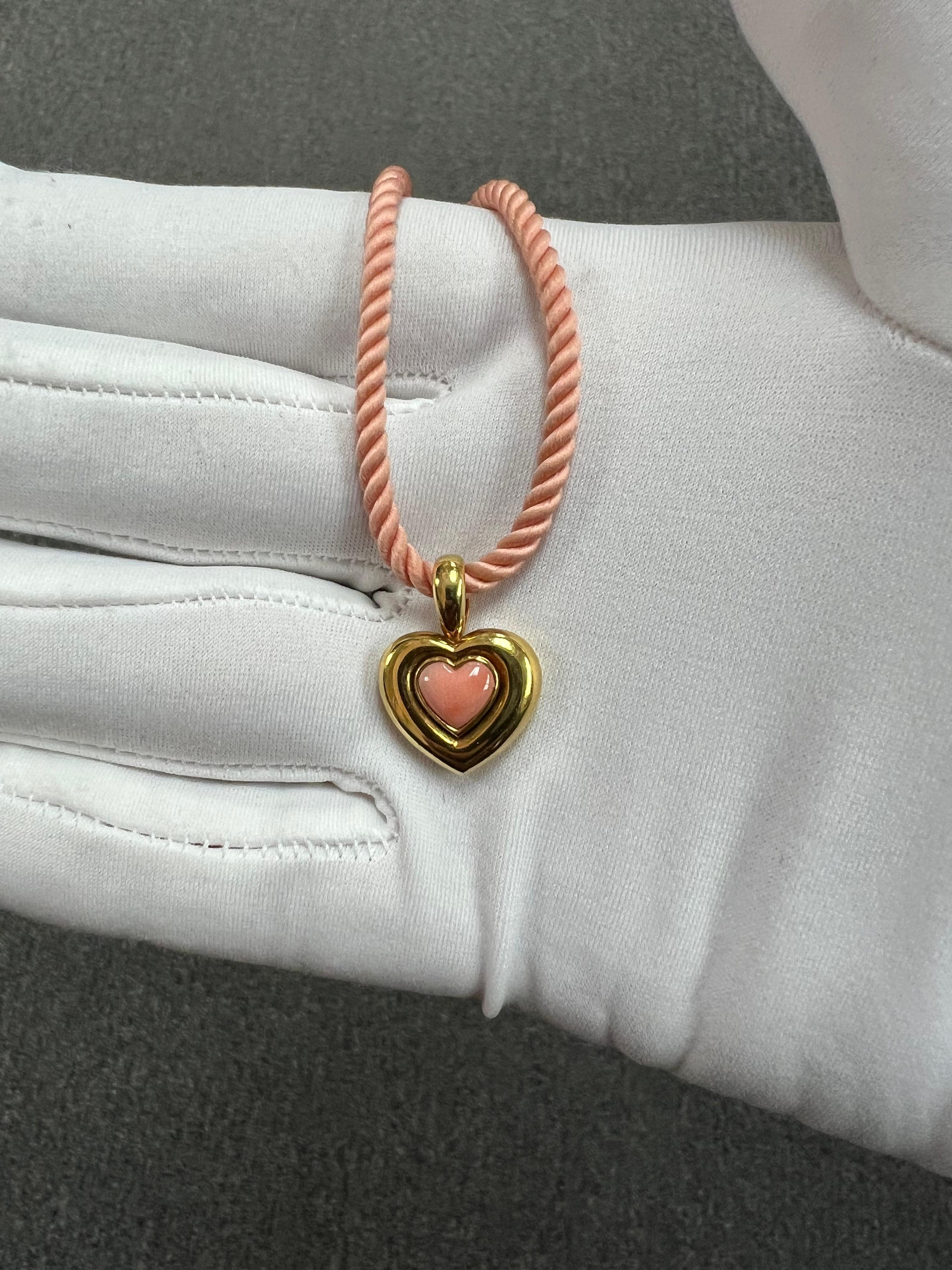Van Cleef & Arpels Heart Shaped Coral Yellow Gold Pendant Necklace For Sale 3