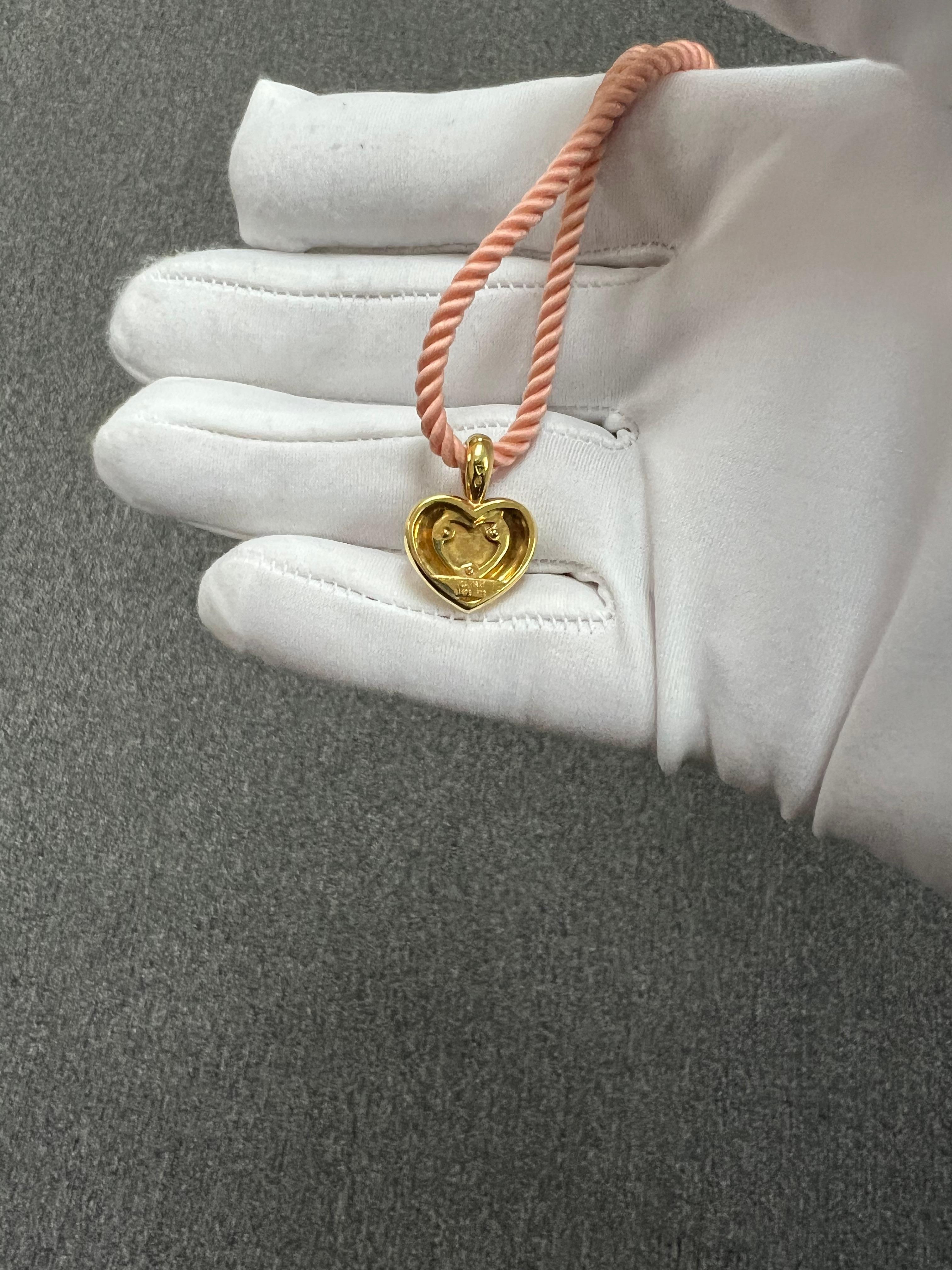 Van Cleef & Arpels Heart Shaped Coral Yellow Gold Pendant Necklace For Sale 5