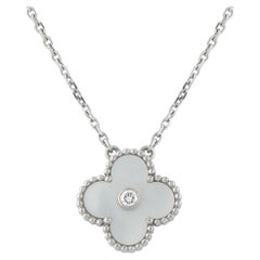 Van Cleef & Arpels Holiday Alhambra 18K Gold Diamant- und Perlen-Anhänger Halskette