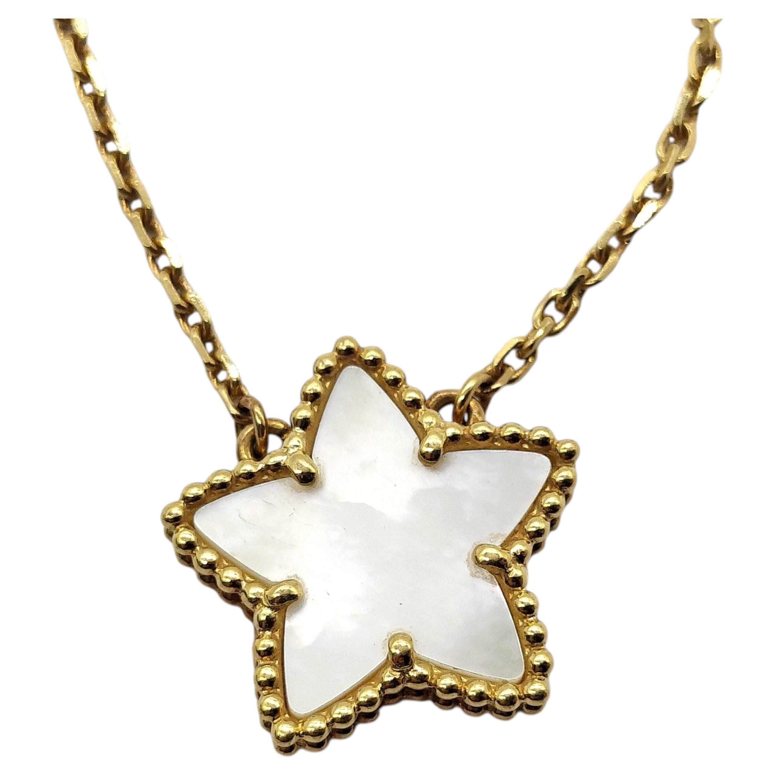 Collar de oro de 18 quilates Van Cleef & Arpels Edición Vacaciones 2008 Estrella de nácar