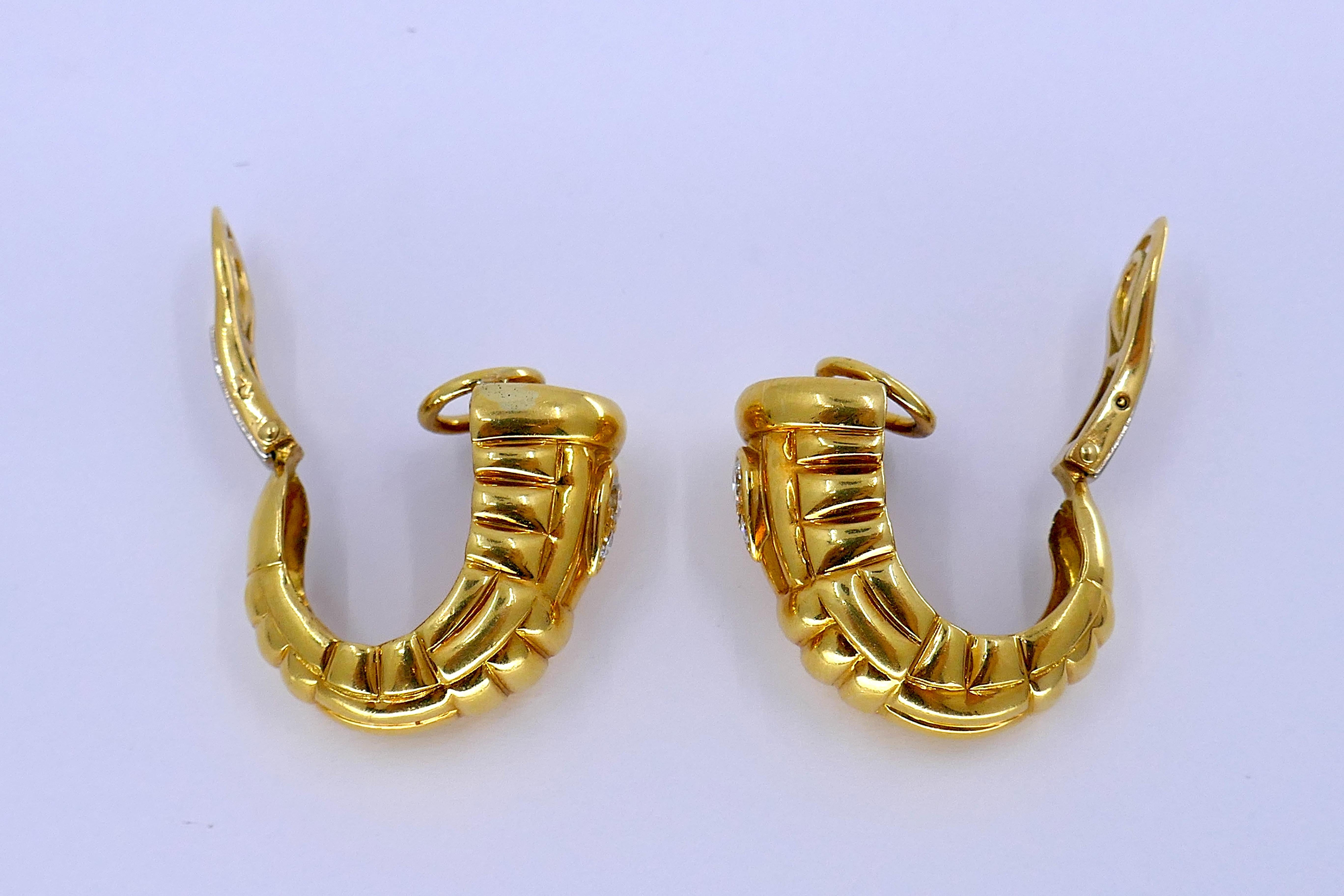 Van Cleef & Arpels Hoop Clip-on Earrings Diamond 18k Gold For Sale 1