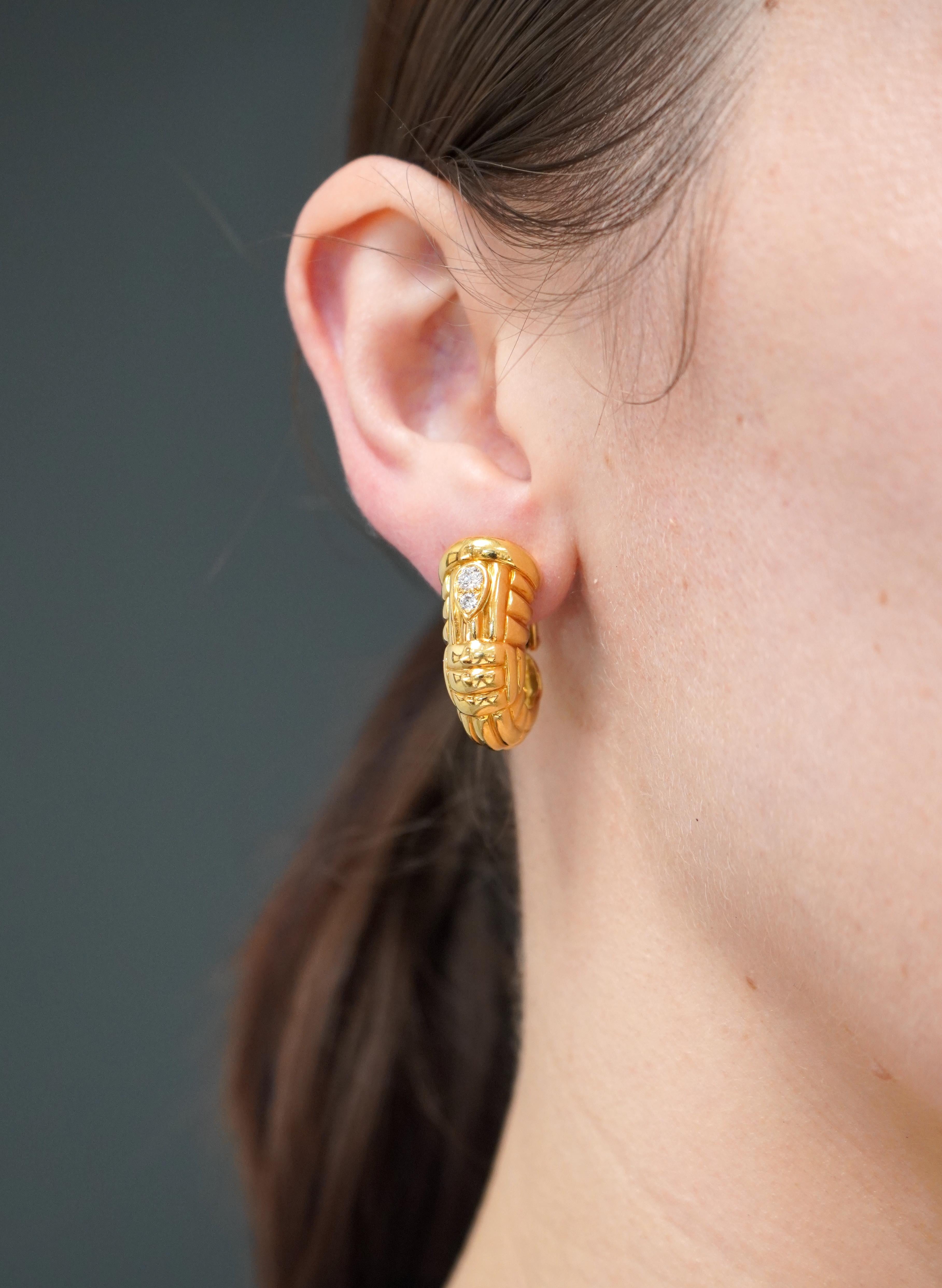 Van Cleef & Arpels Hoop Clip-on Earrings Diamond 18k Gold For Sale 3