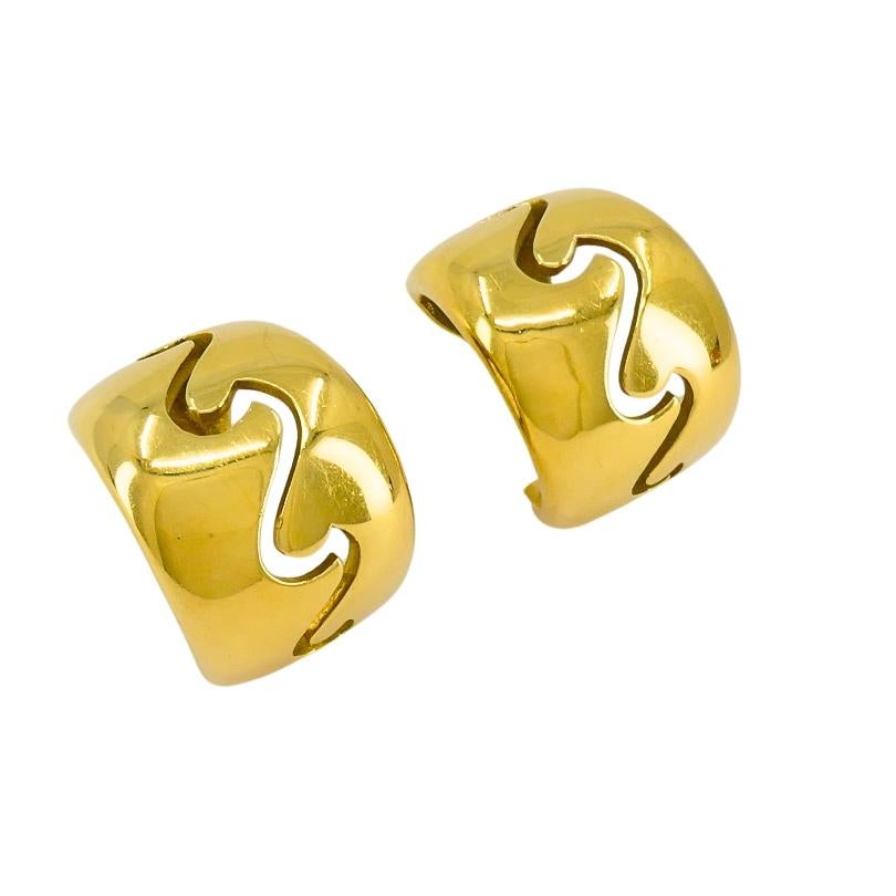 Van Cleef & Arpels Huggie Earrings 18k Gold In Excellent Condition For Sale In Beverly Hills, CA