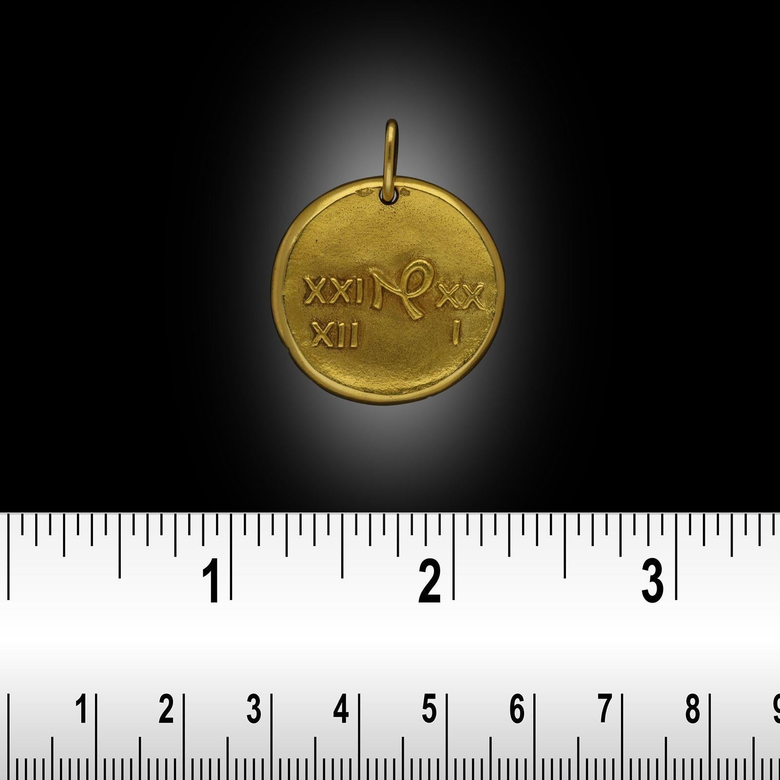 Van Cleef & Arpels Ikonischer Capricorn-Anhänger aus 18 Karat Gold aus der Zodiac-Kollektion für Damen oder Herren im Angebot