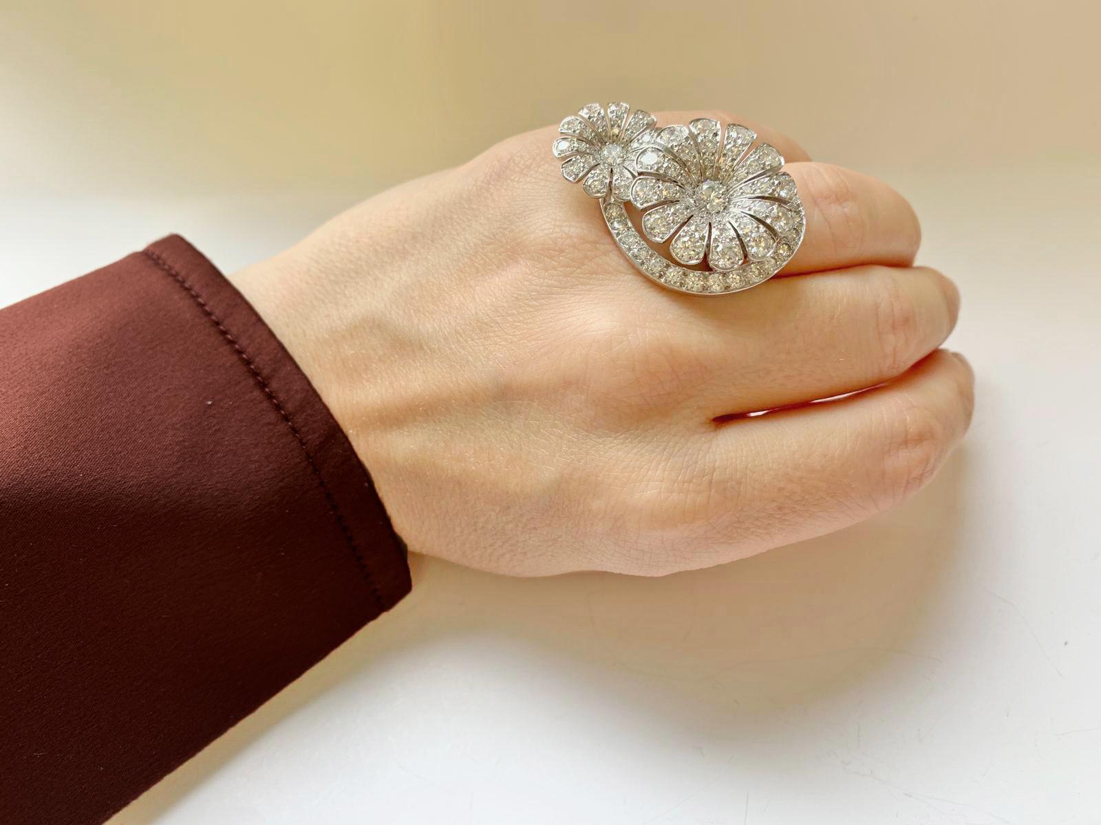 Women's or Men's Van Cleef & Arpels Ile de la Cite Diamond Ring