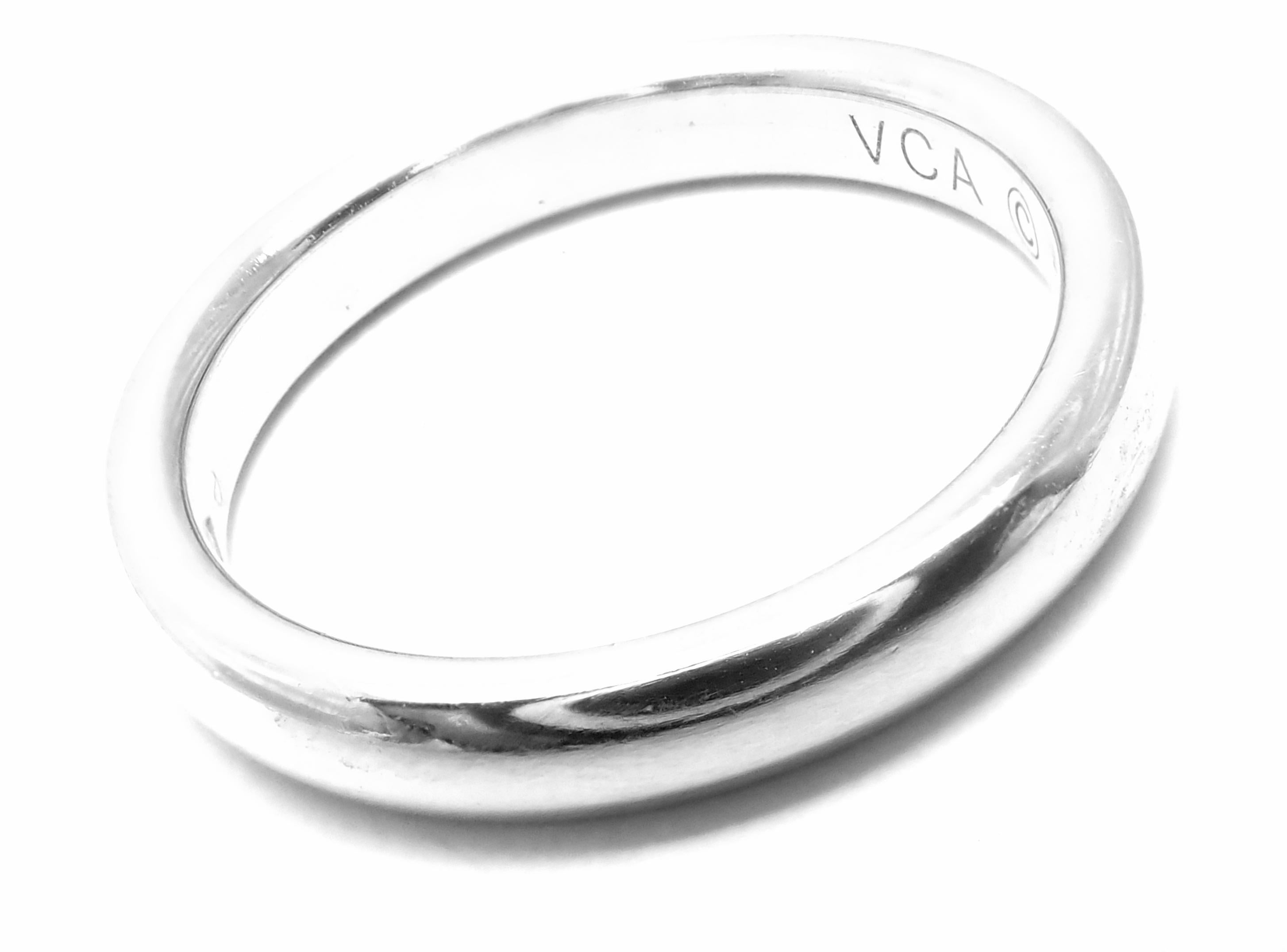 Van Cleef & Arpels Infini Signature Wedding Platinum Band Ring In Excellent Condition For Sale In Holland, PA