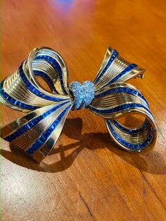 Van Cleef &  Arpels Invisible set Sapphire Bow 