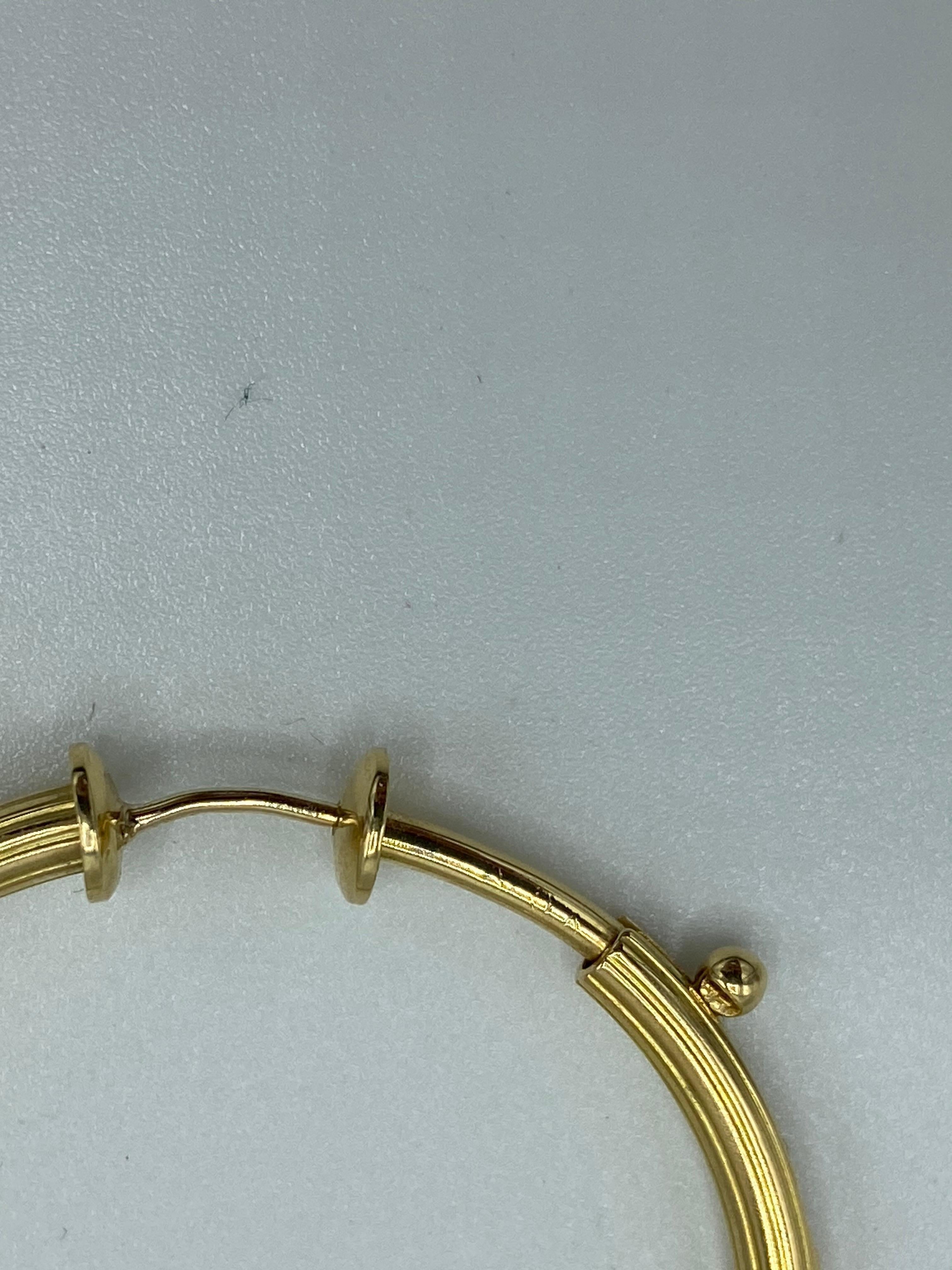 Van Cleef & Arpels Italy 18k Yellow Gold Hoop Earrings Vintage Circa 1970s





Here is your chance to purchase a beautiful and highly collectible designer pair of earrings.  Truly a great piece at a great price! 



Weight: 14.3 grams



Condition: