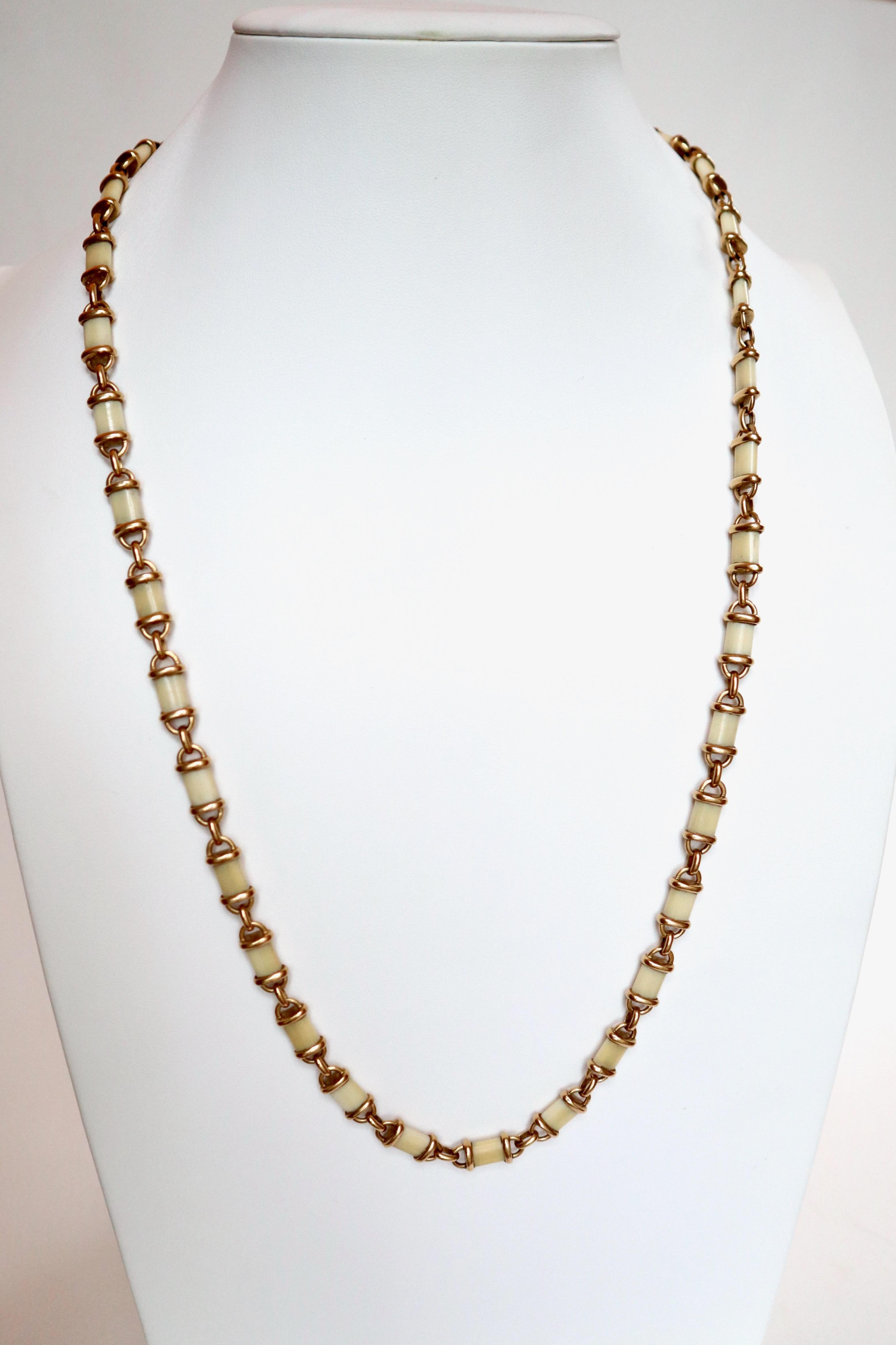 Van Cleef & Arpels Ivory Long Necklace 18 carat Gold 1950 In Good Condition For Sale In Paris, FR
