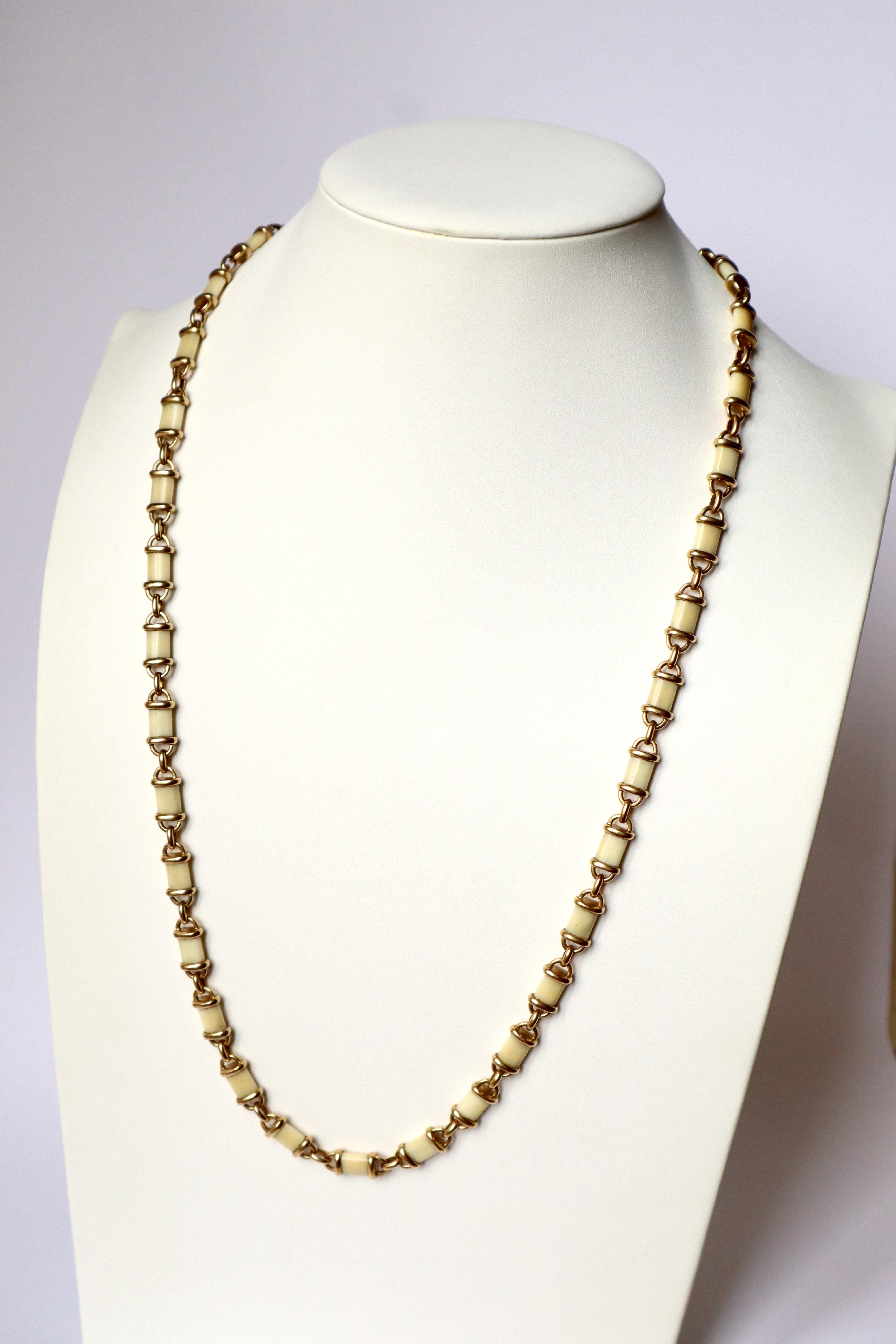 Women's Van Cleef & Arpels Ivory Long Necklace 18 carat Gold 1950 For Sale