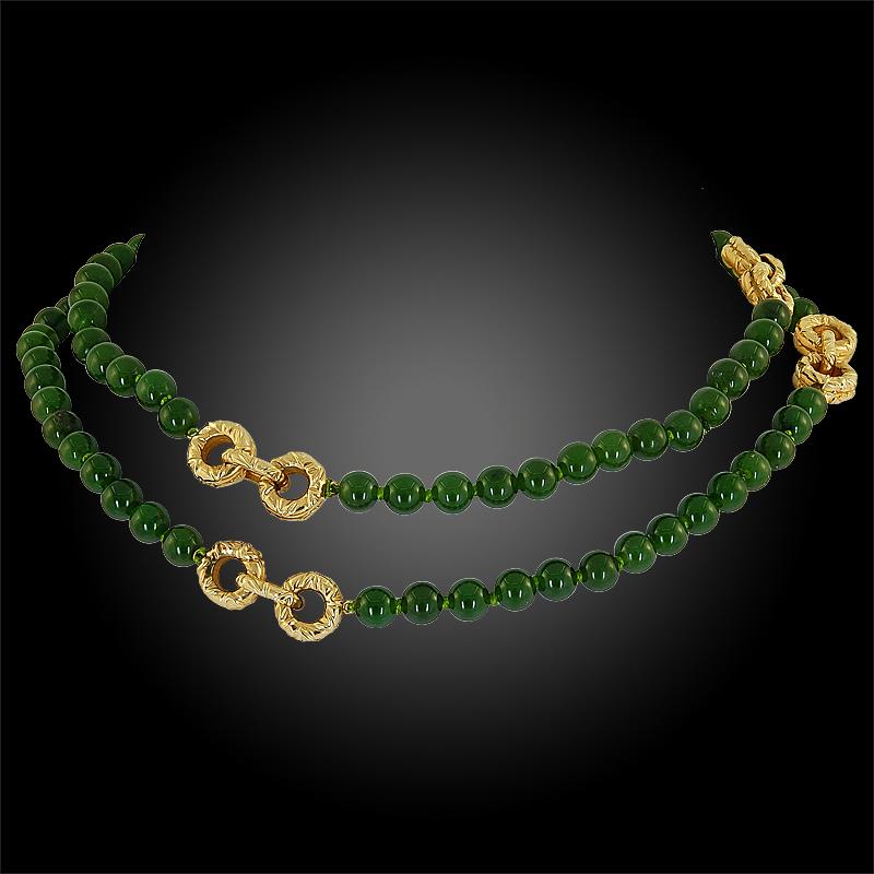 18k yellow gold jade bead necklace, signed Van Cleef & Arpels.
necklace length approx. 27 inches long
circa 1970s