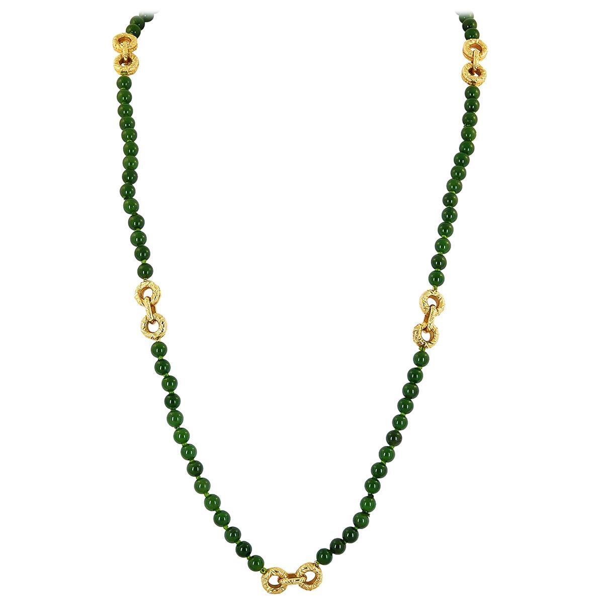 Van Cleef & Arpels Halskette aus Gold mit Jade-Perlen im Angebot