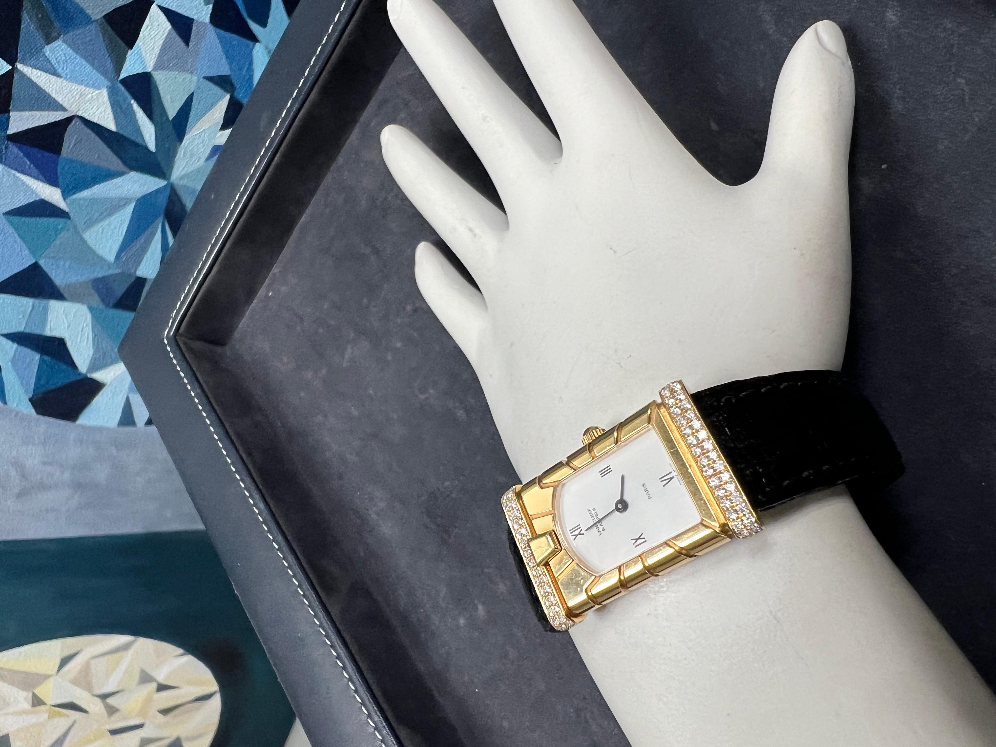 Van Cleef & Arpels Damenarmbanduhr, Diamant & 18k Gelbgold Facade Quarz im Angebot 2