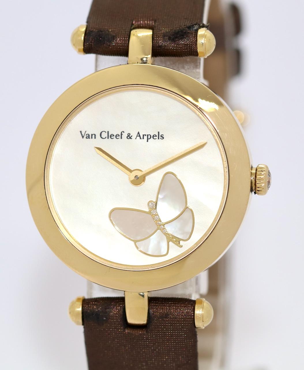 Van Cleef & Arpels Ladies Wristwatch, Lady Arpels Papillon, 18K Gold, MOP (Mother of Pearl) Dial and Diamonds.

Strap and 18K gold clasp also original VCA.
Strap with signs of wear.

Includes original case and certificate of authenticity from our