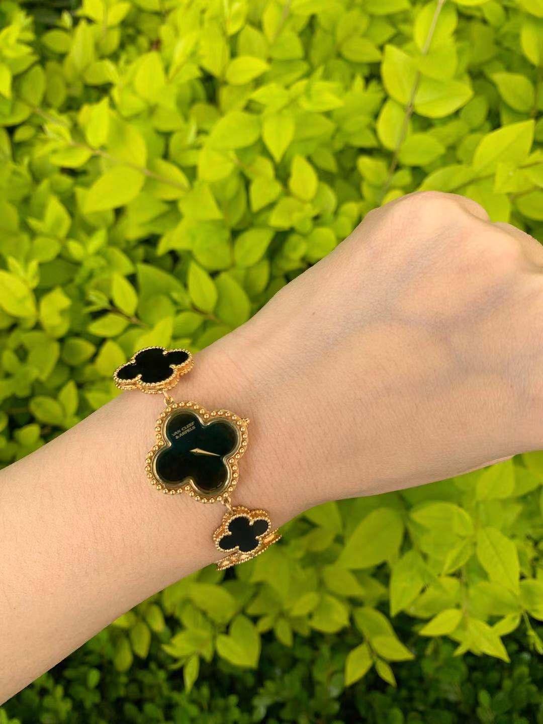 Van Cleef and Arpels Lady's Black Onyx 18k Yellow Gold Alhambra 