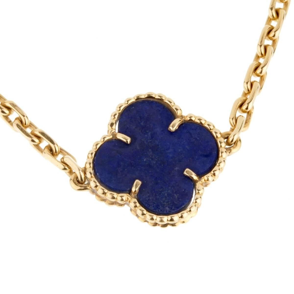 An iconic Van Cleef & Arpels bracelet featuring 1 Vintage Alhambra motif set with a royal blue Lapis Lazuli stone in 18k yellow gold.

The bracelet measures 7