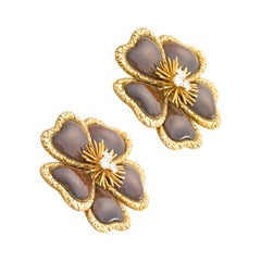 Van Cleef & Arpels Boucles d'oreilles clip en or jaune 18 ct avec diamant et Wood Clematis